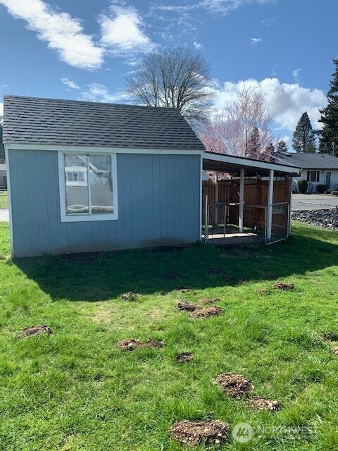 shed has power and home office or guest qtrs
