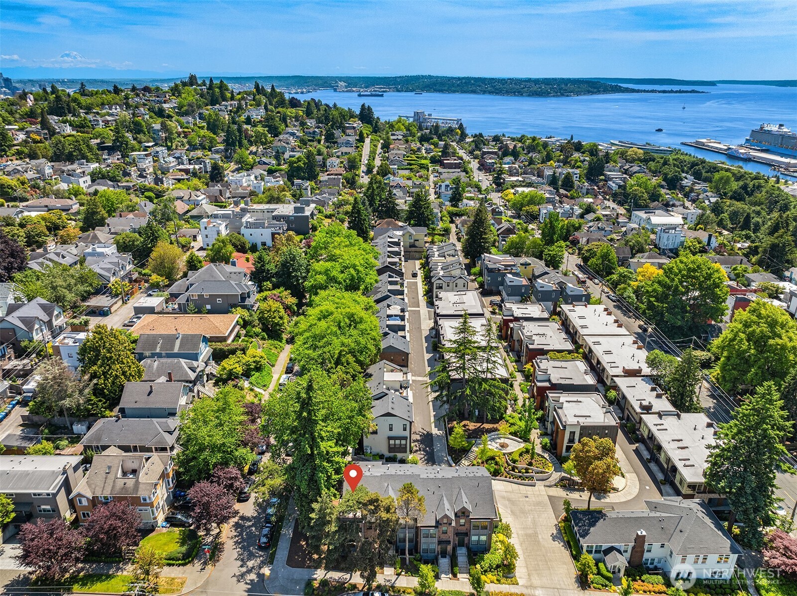 Minutes away from the Sound and the heart of the city.