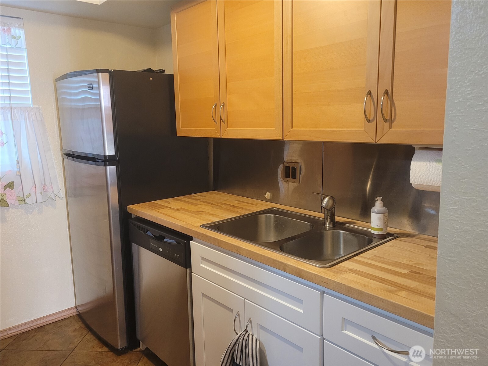 Newer garbage disposal installed in 2023.