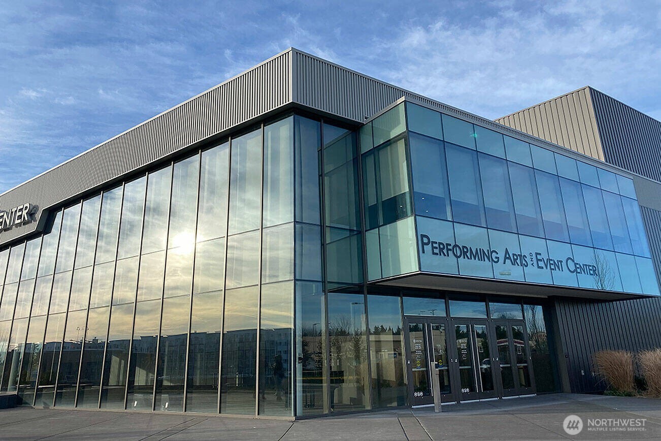 Performing Arts Center. Your new home in the Heart of Federal Way, is easy walking distance to everything!