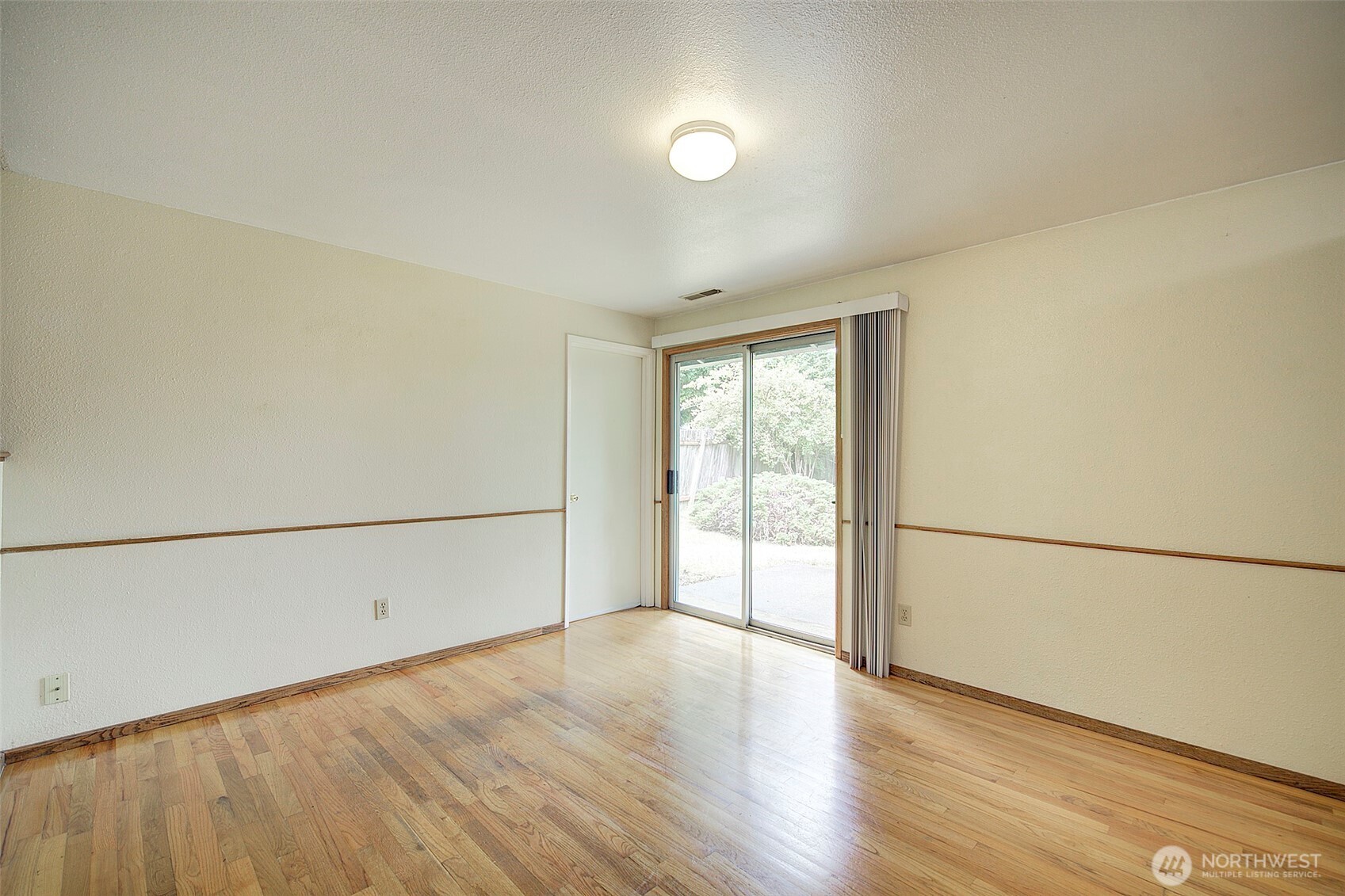 Slider access between dining room and backyard