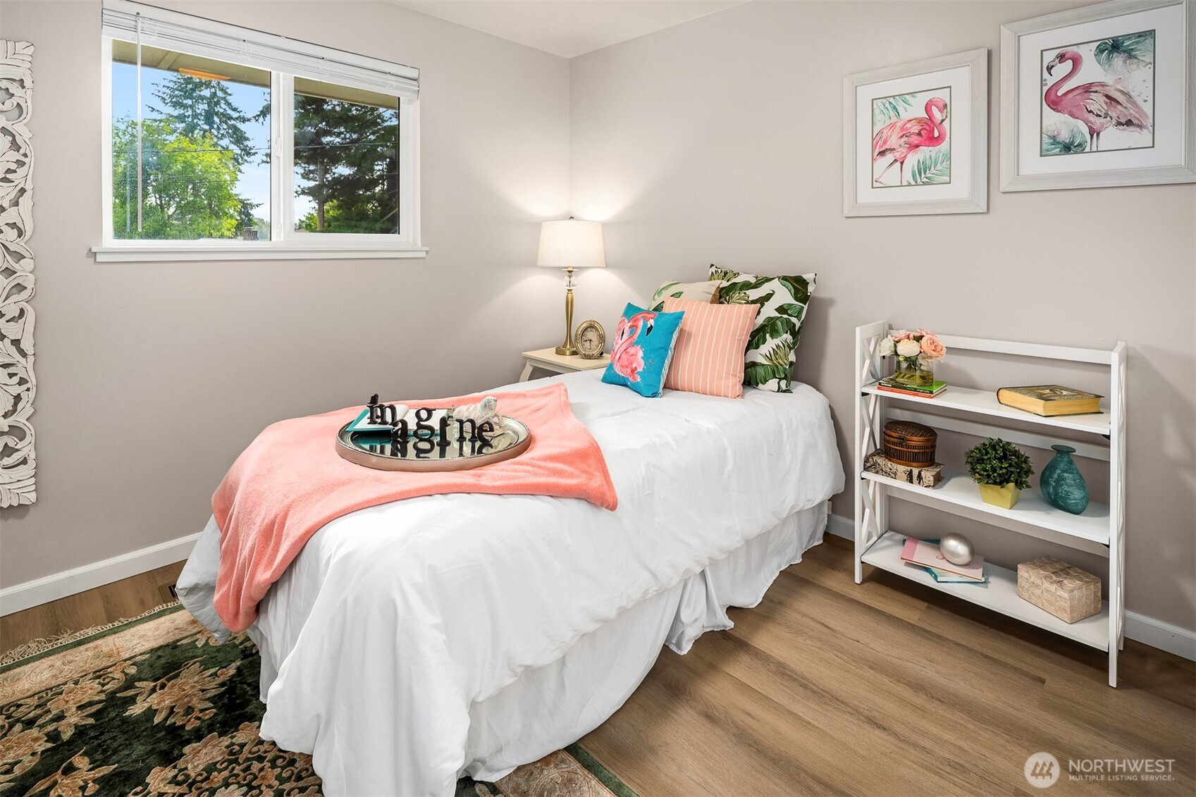 Delightful 2nd bedroom.