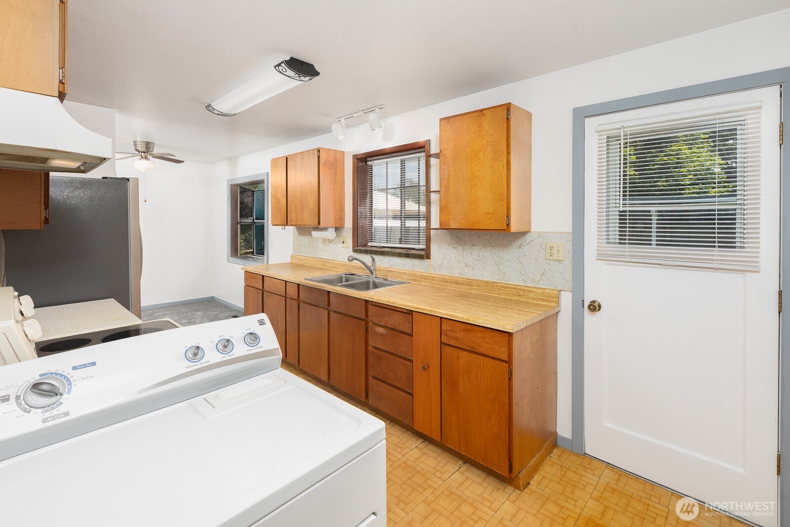 So efficient with the washer and dryer located within easy reach. All appliances will stay with the property, including the washer and dryer.