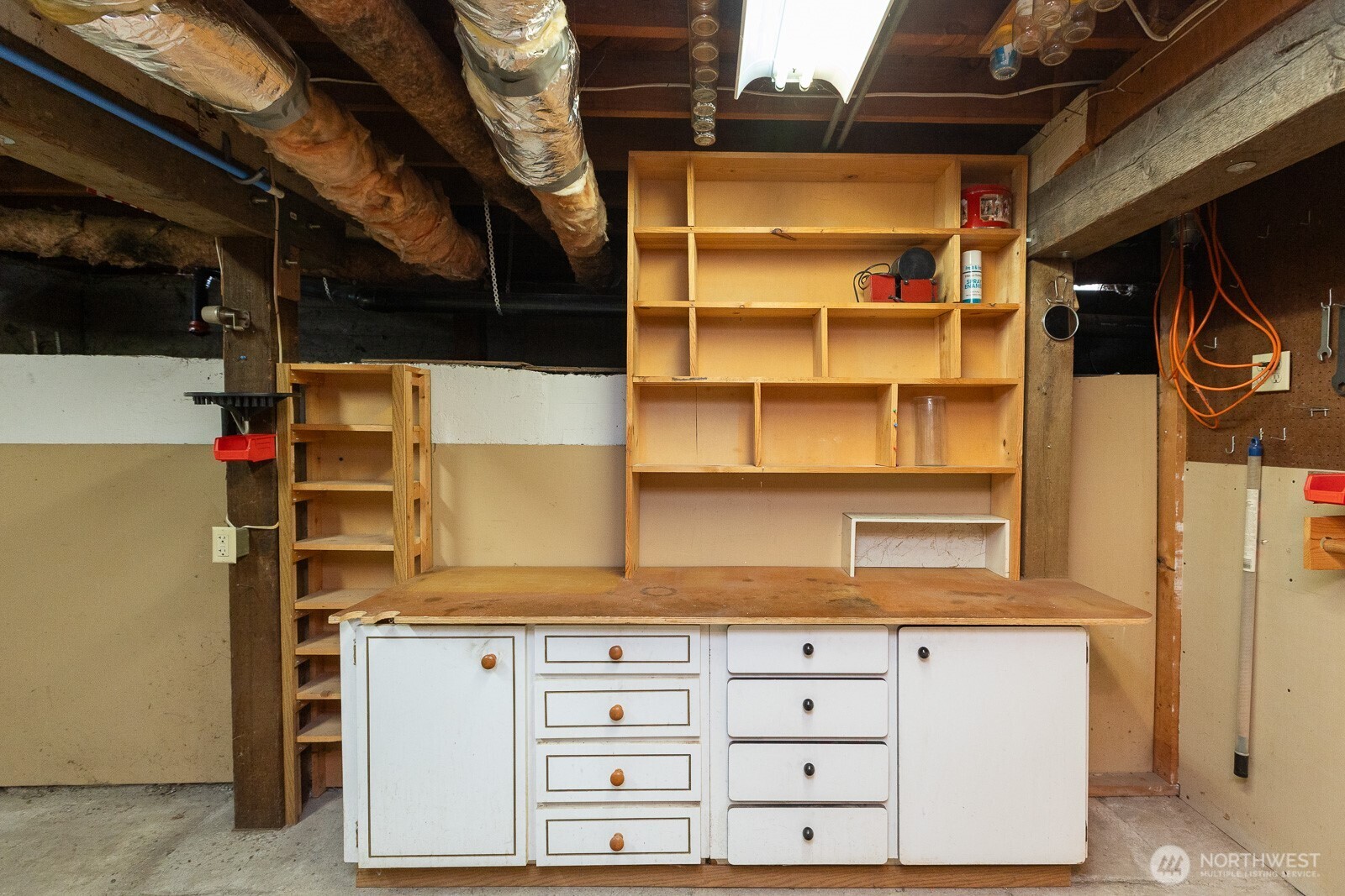 I can see someone moving their stuff right in and getting started right away on a creative project.