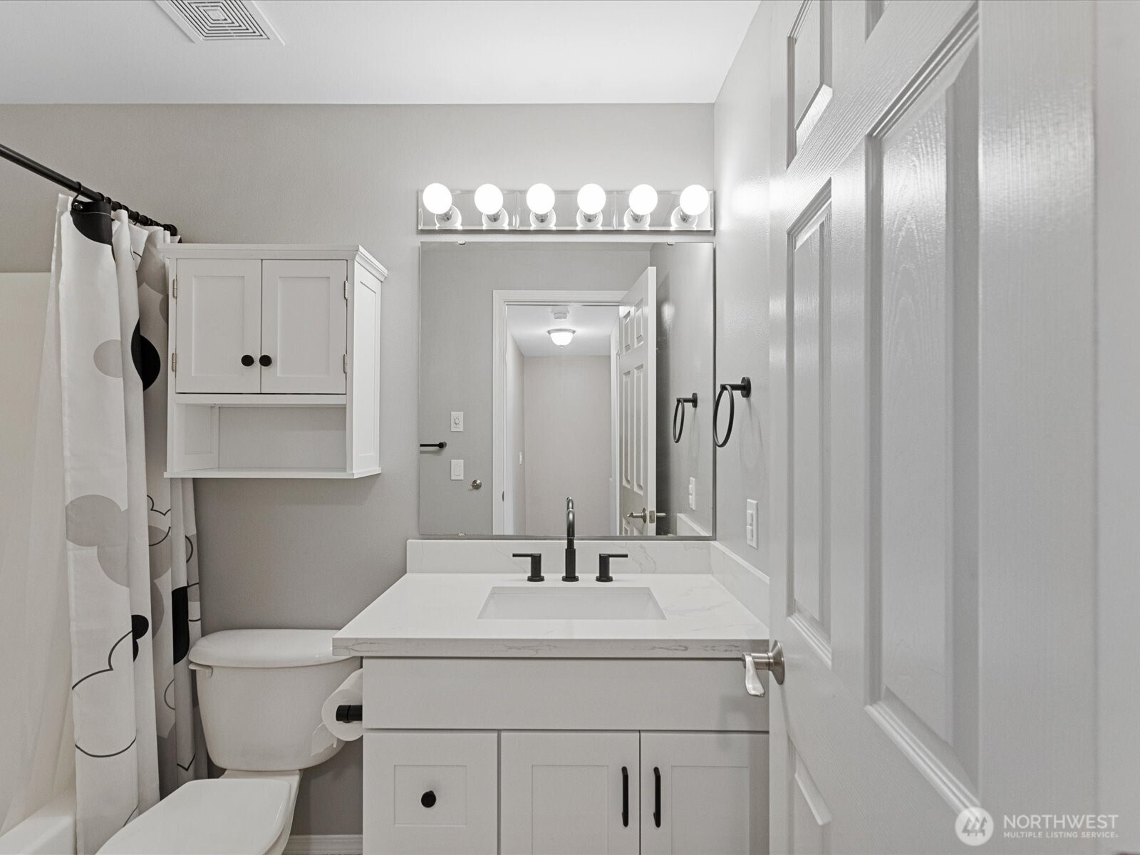 Upstairs full bathroom