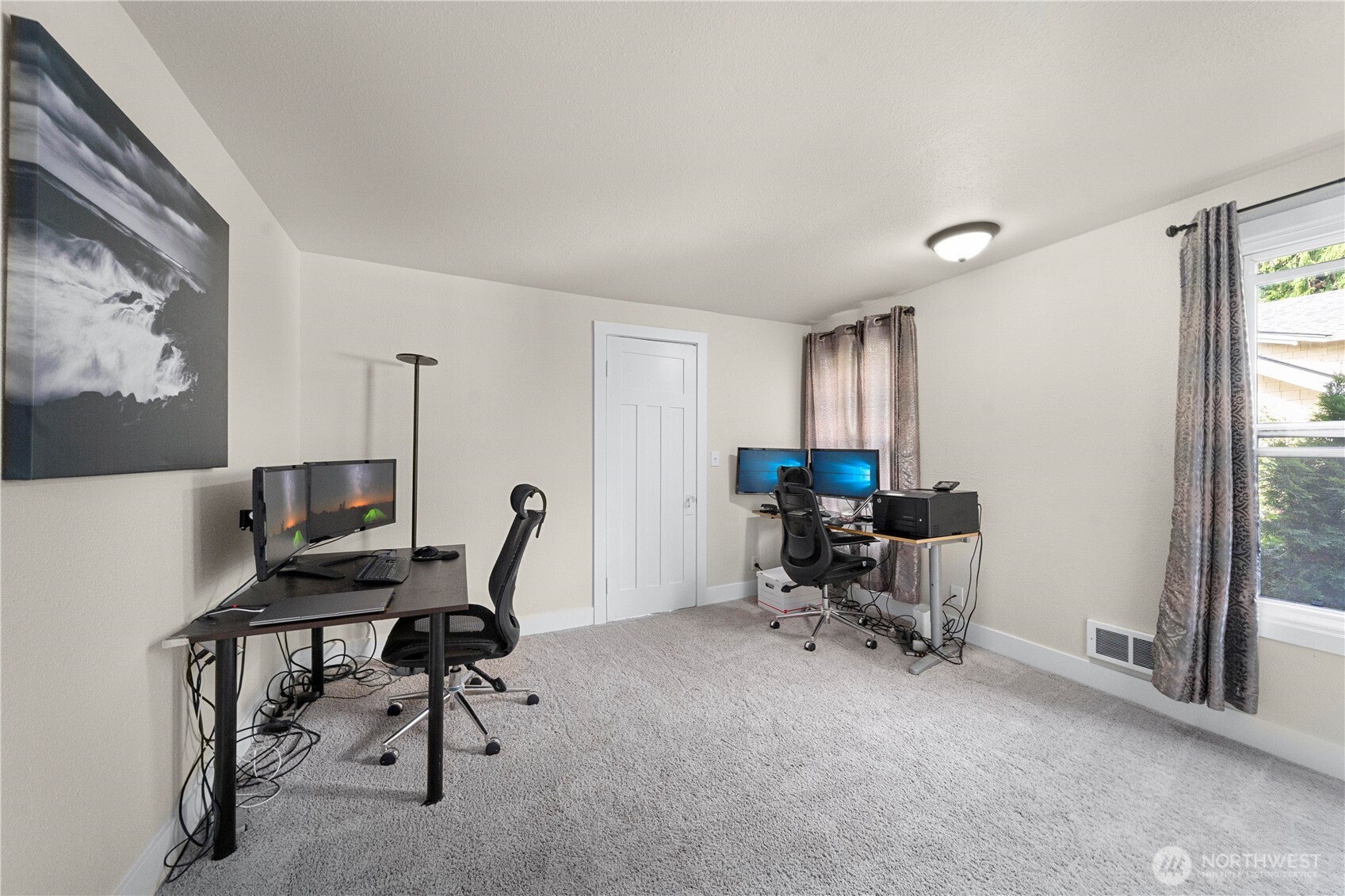 Bedroom / office