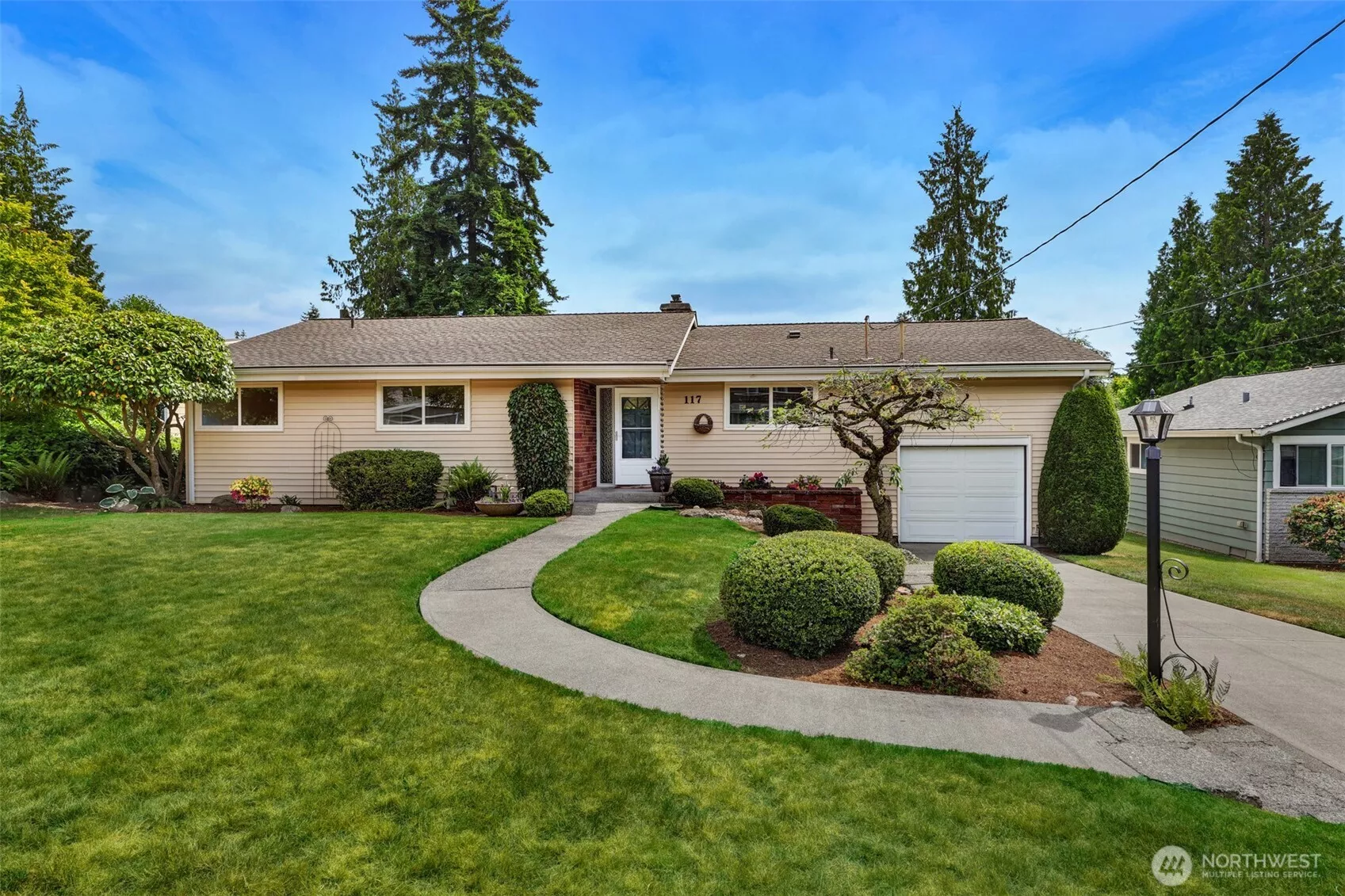 Charming curb appeal in the heart of Richmond Highlands—welcome home to beautifully maintained landscaping and timeless mid-century style