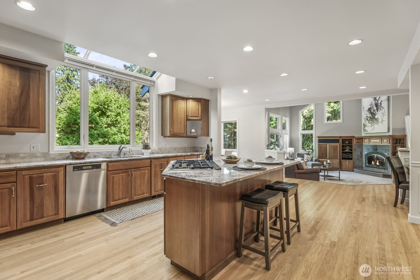A very spacious kitchen for several cooks at once!