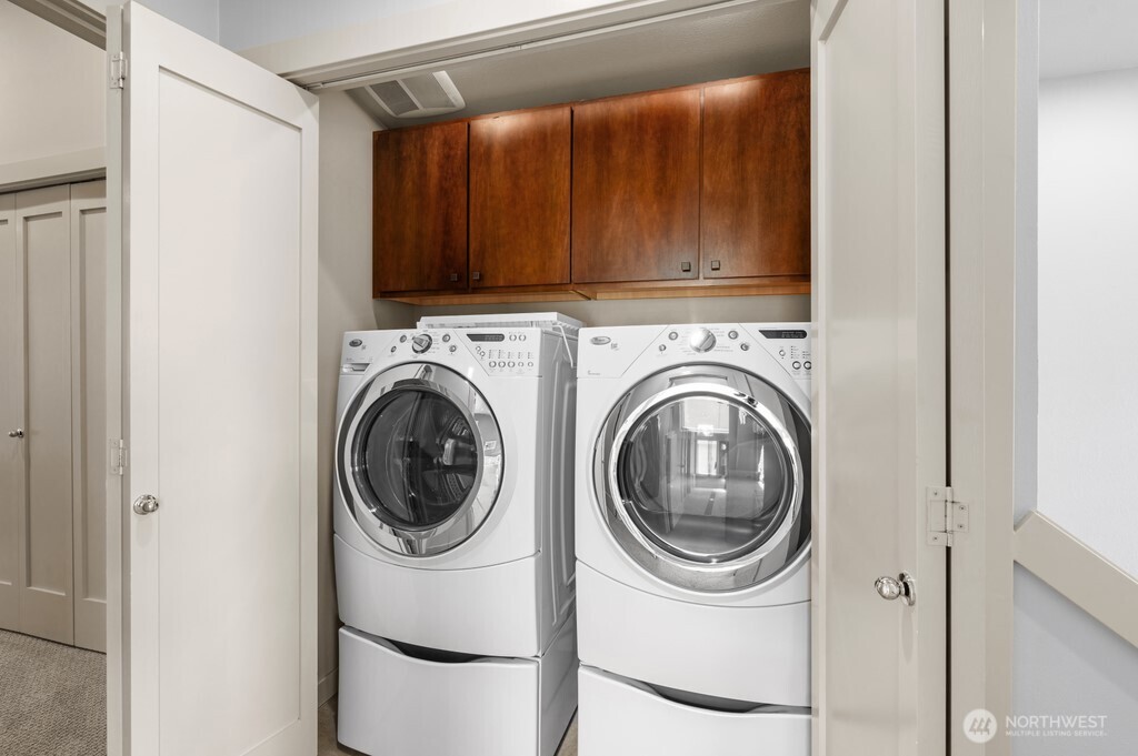 Washer/dryer upstairs