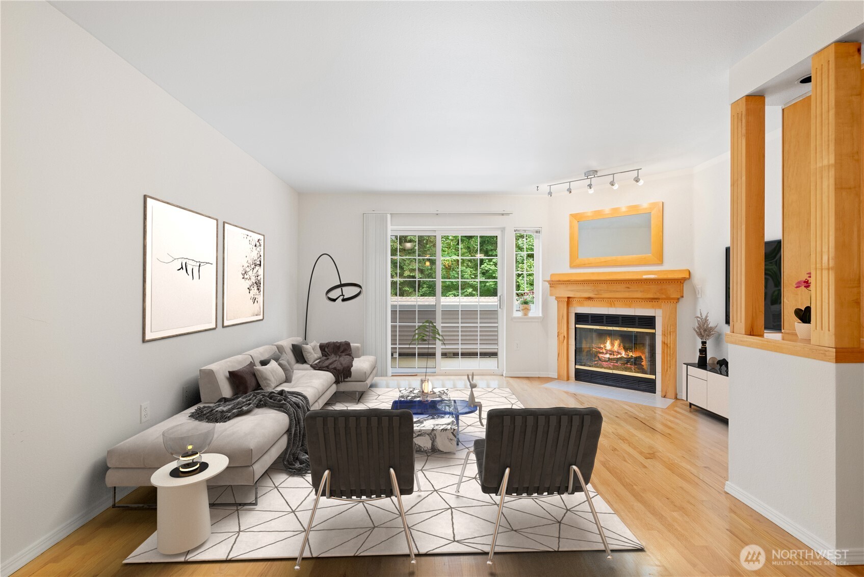 Living room facing to deck