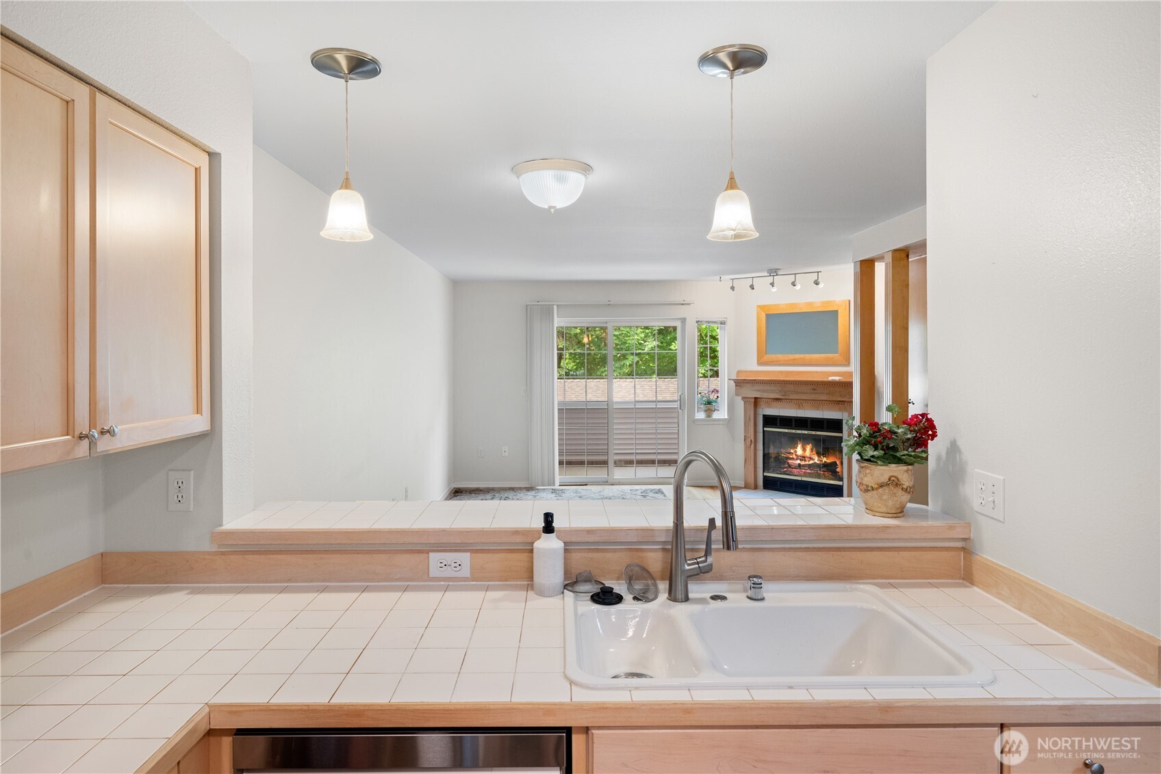 Kitchen facing to LR