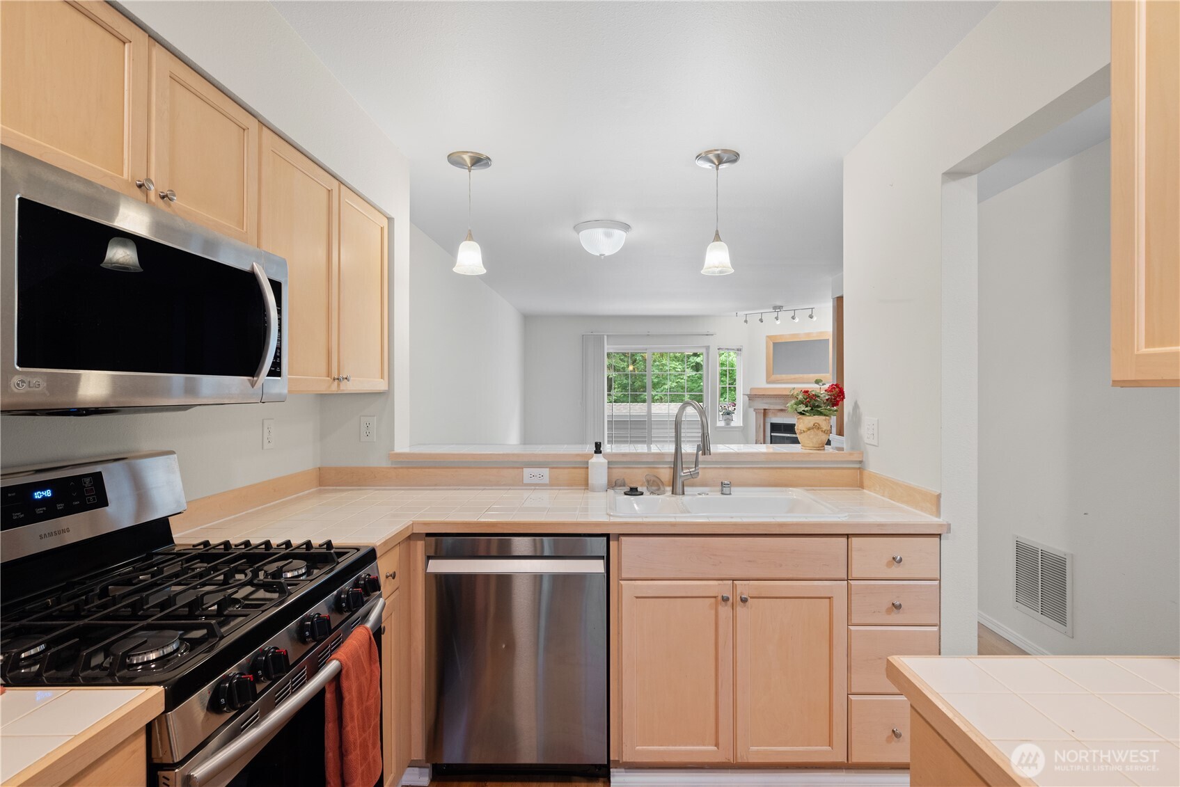 Kitchen facing to LR