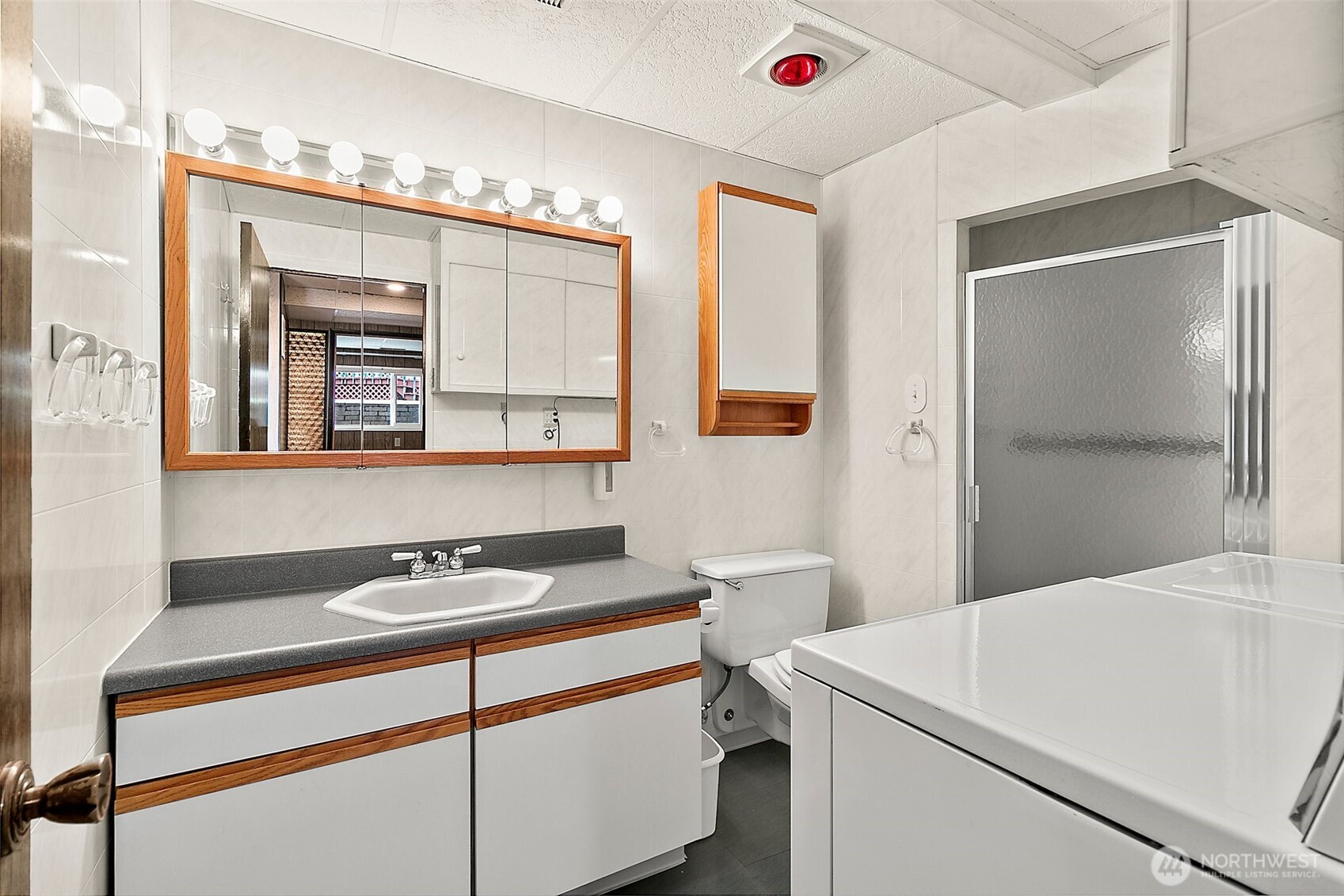 Lower level 3/4 bath