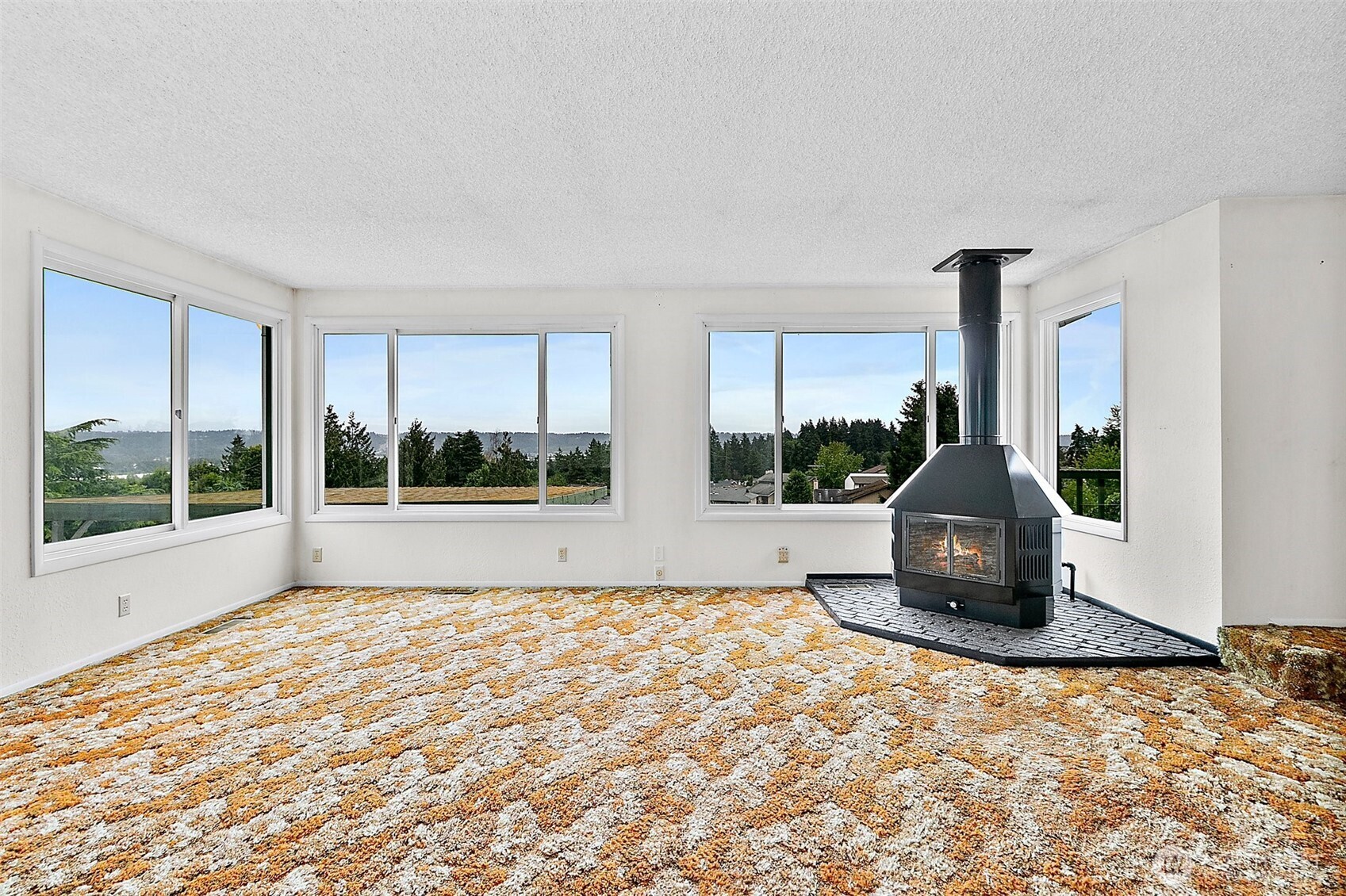 The views of the Cascade Mountain Range and the Auburn Valley is incredible.
