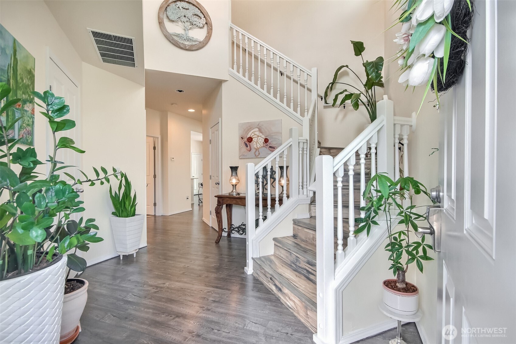 Very inviting feel foyer and beautiful Open staircase to 2nd level