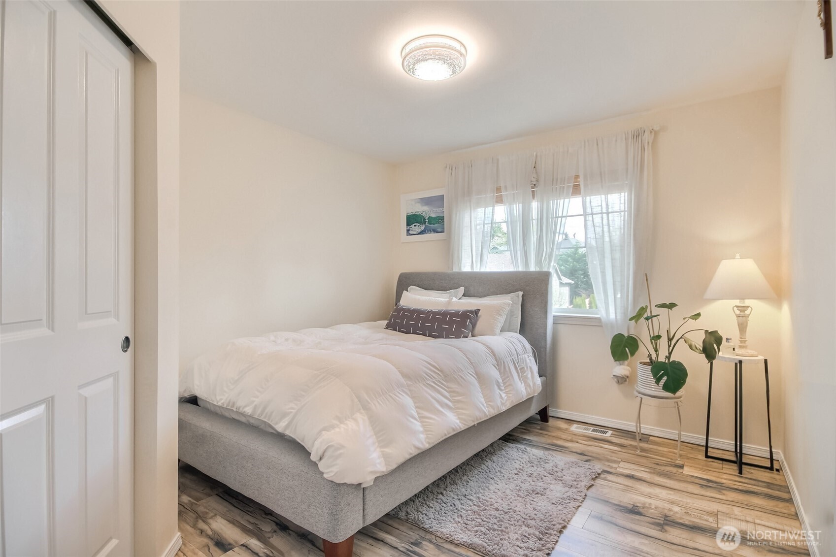 2nd bedroom