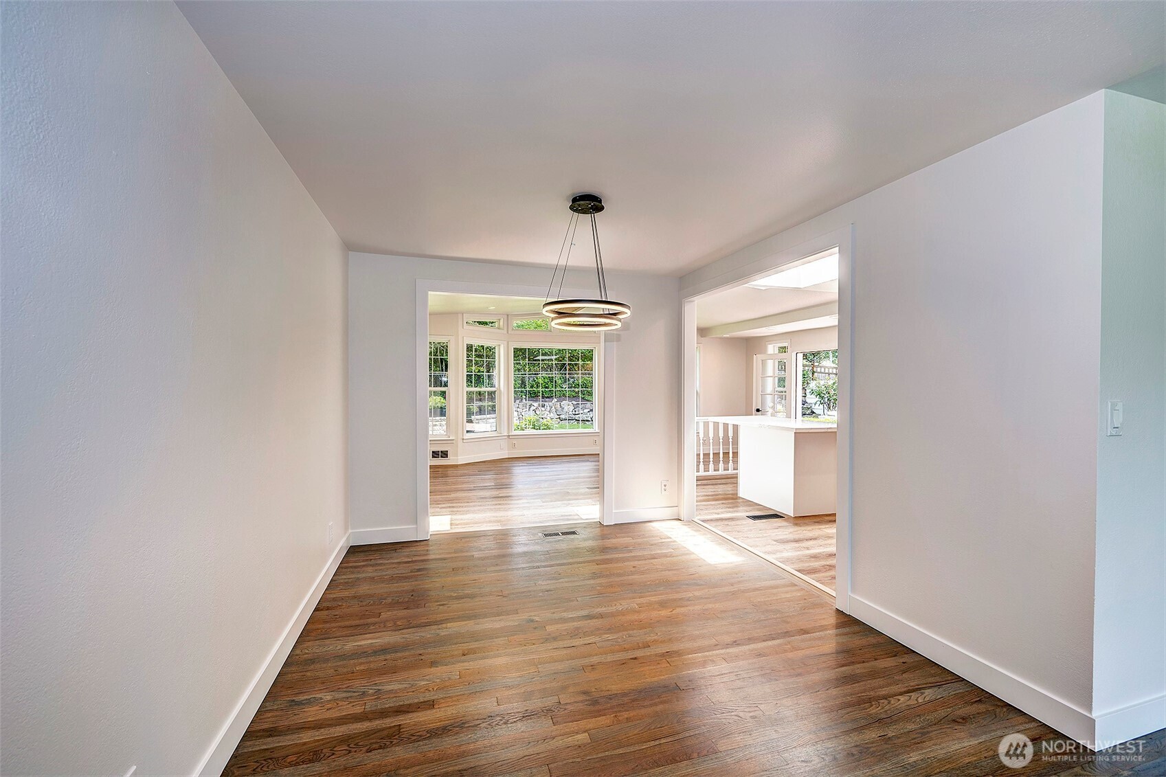 Dining room (unstaged)