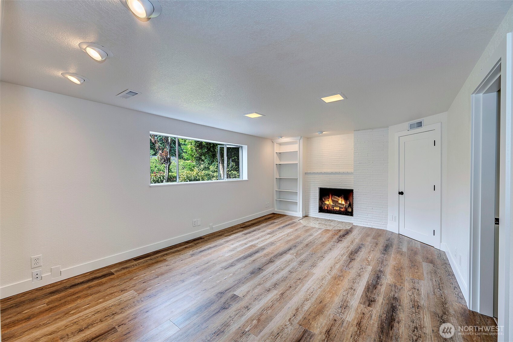 Rec room (unstaged)