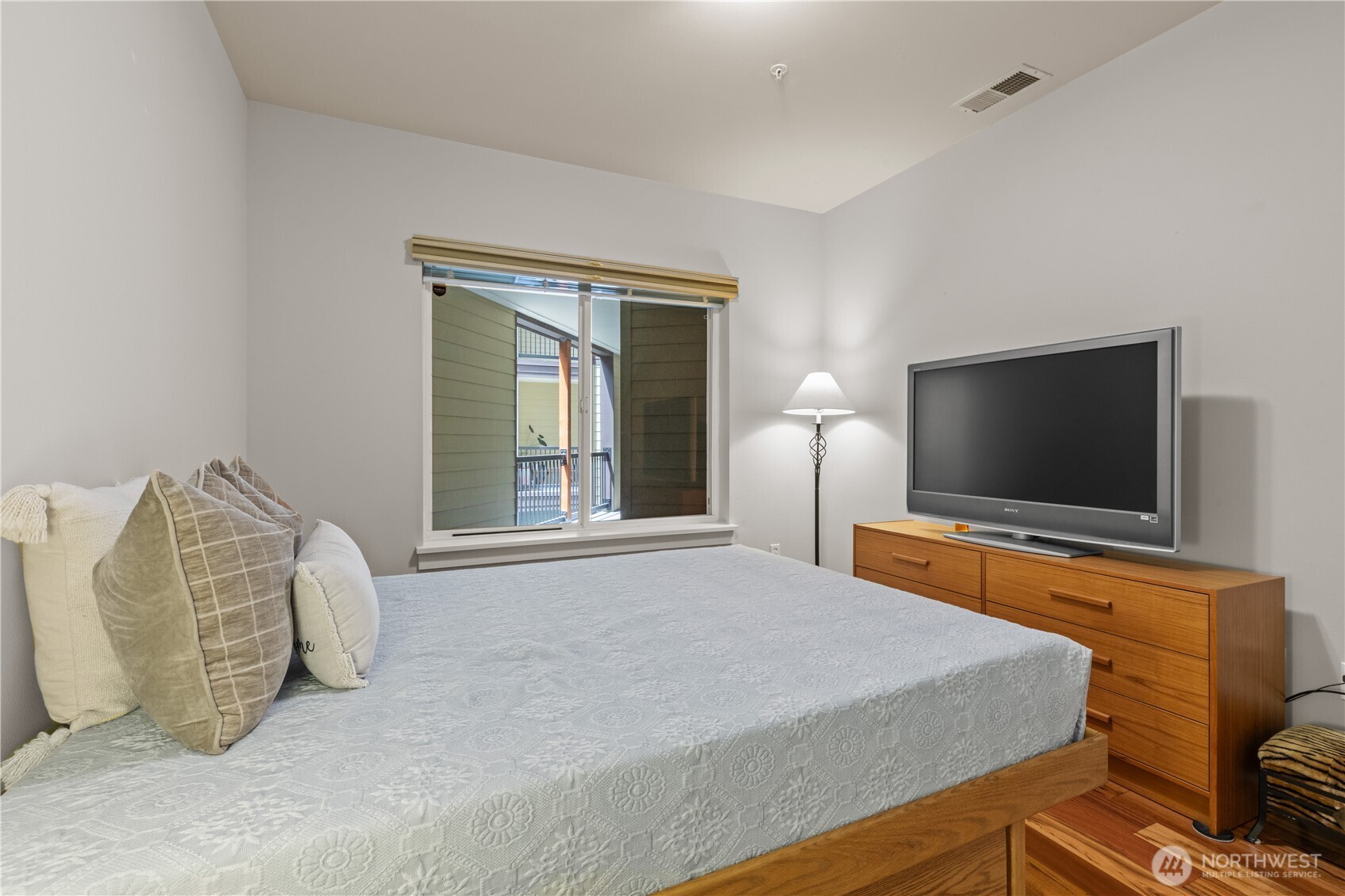 Guest bedroom