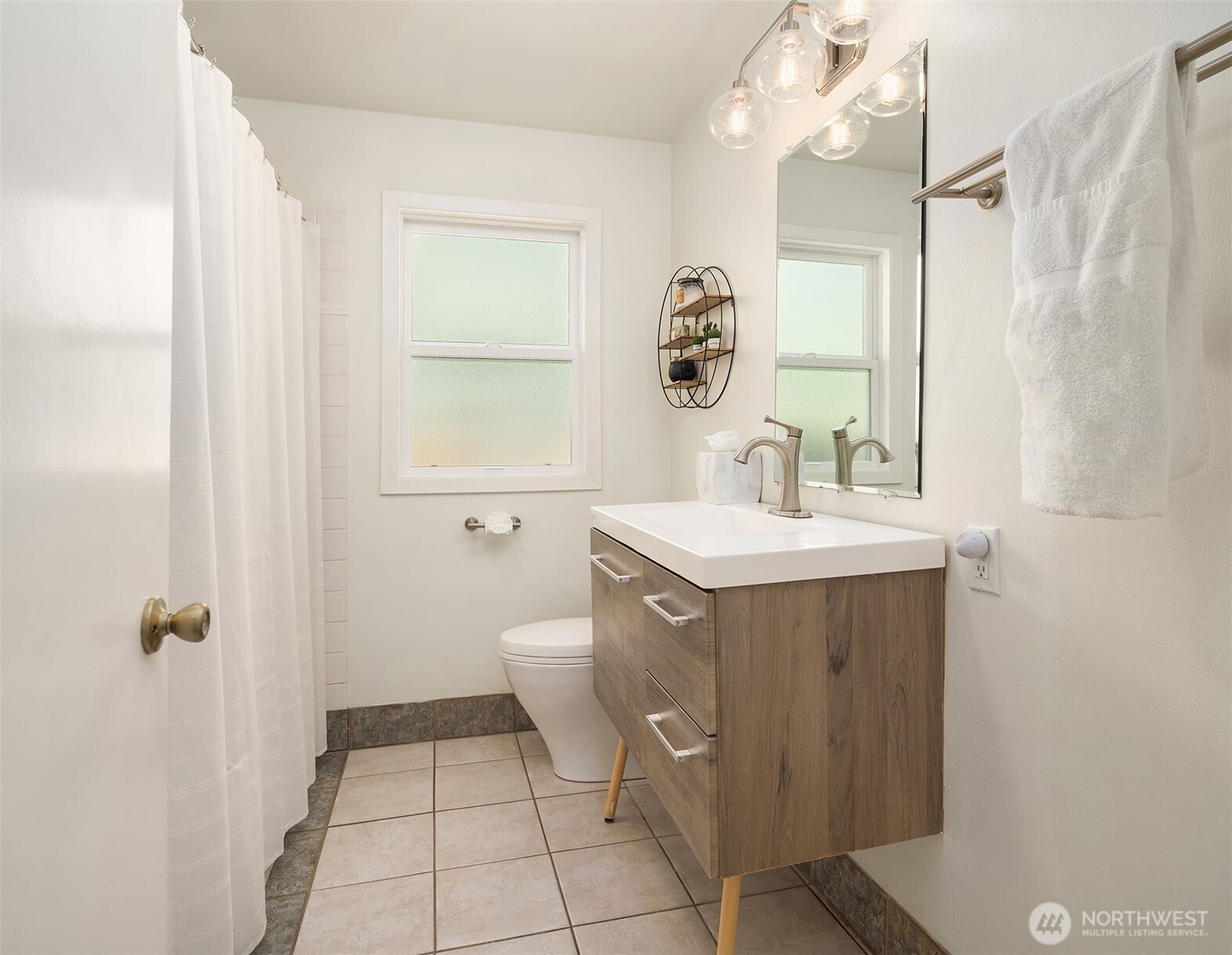 Main floor full bath