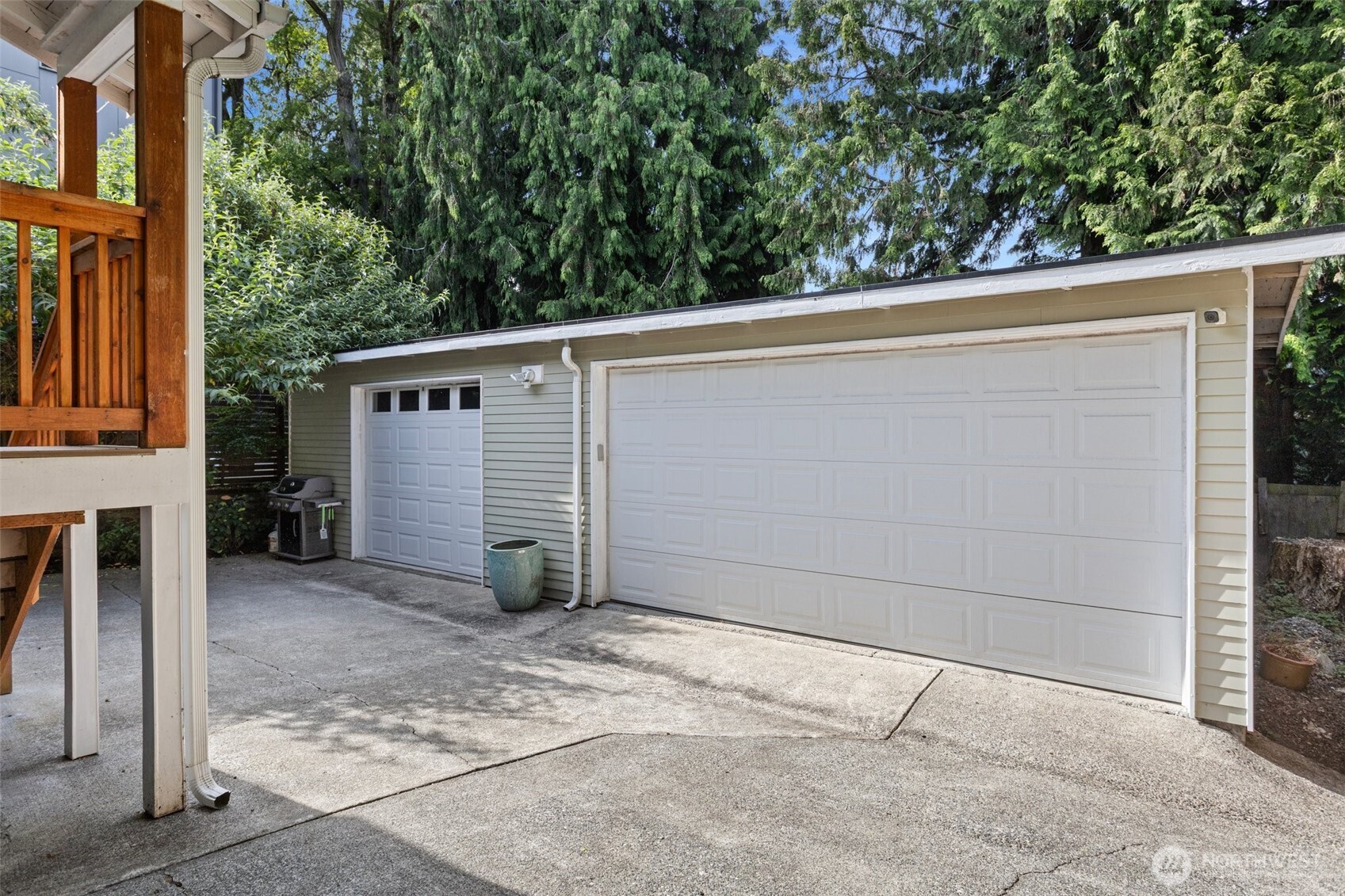 Huge garage with tons of space and new electrical