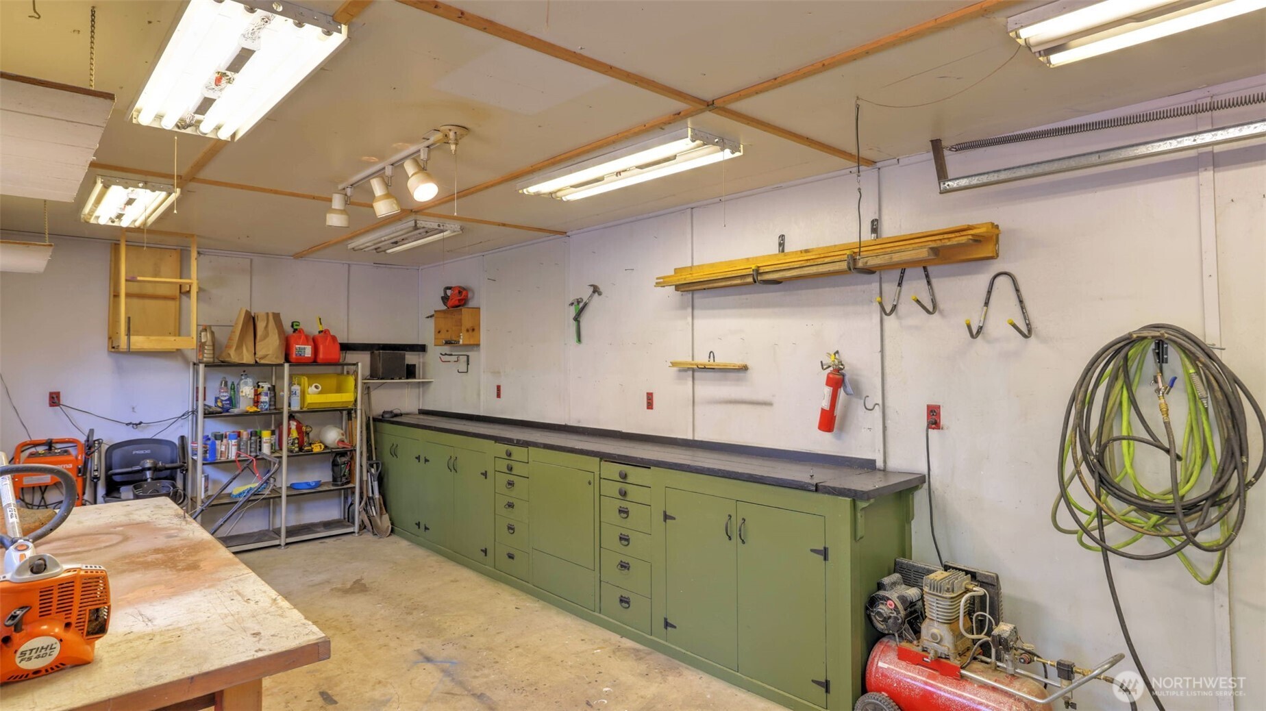 Photo of detached shop.