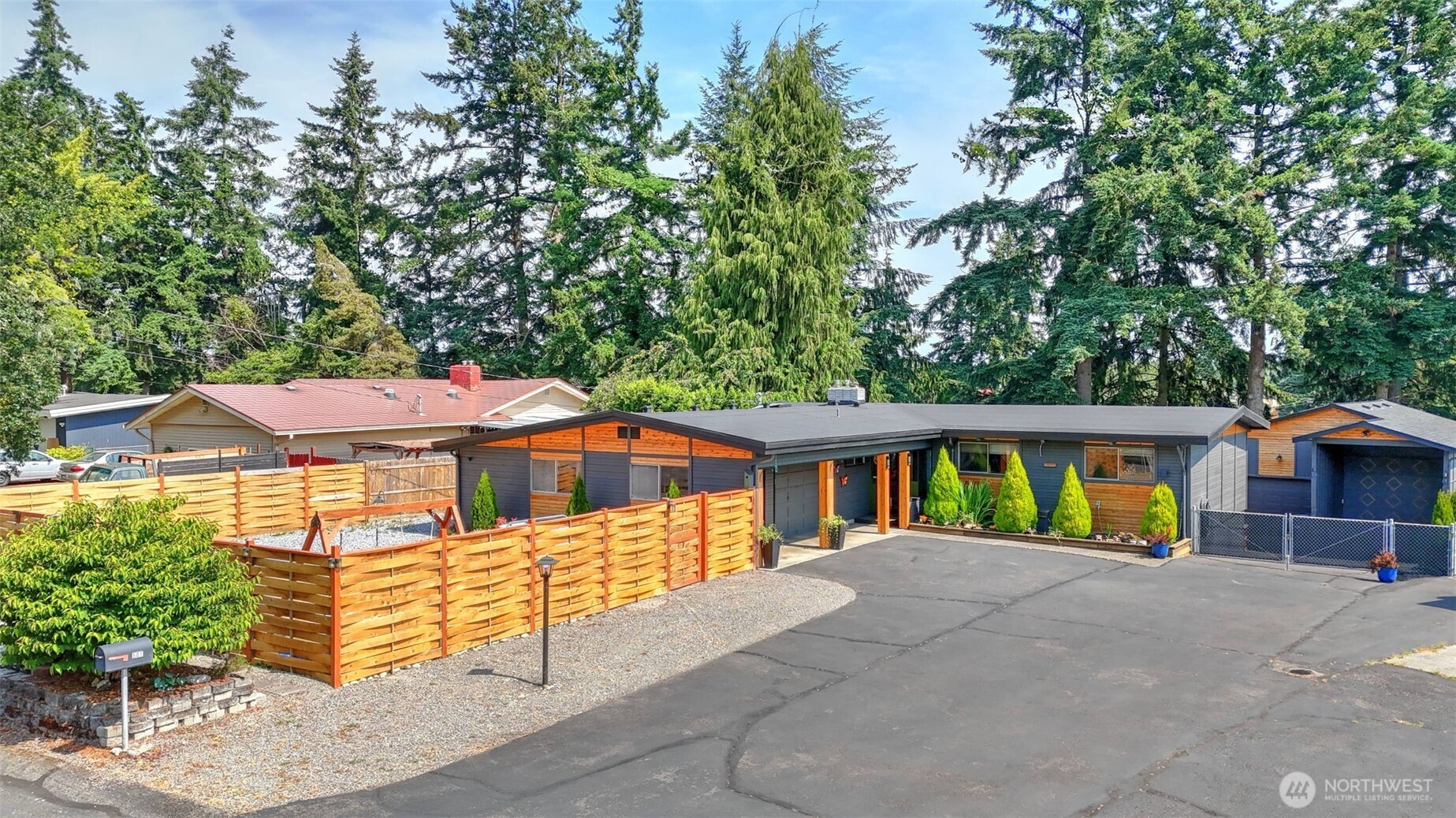 Private entrance to Sprinker Rec Center on next block over. Walking distance to Spanaway Lake. Minutes to JBLM, 512 & I-5.