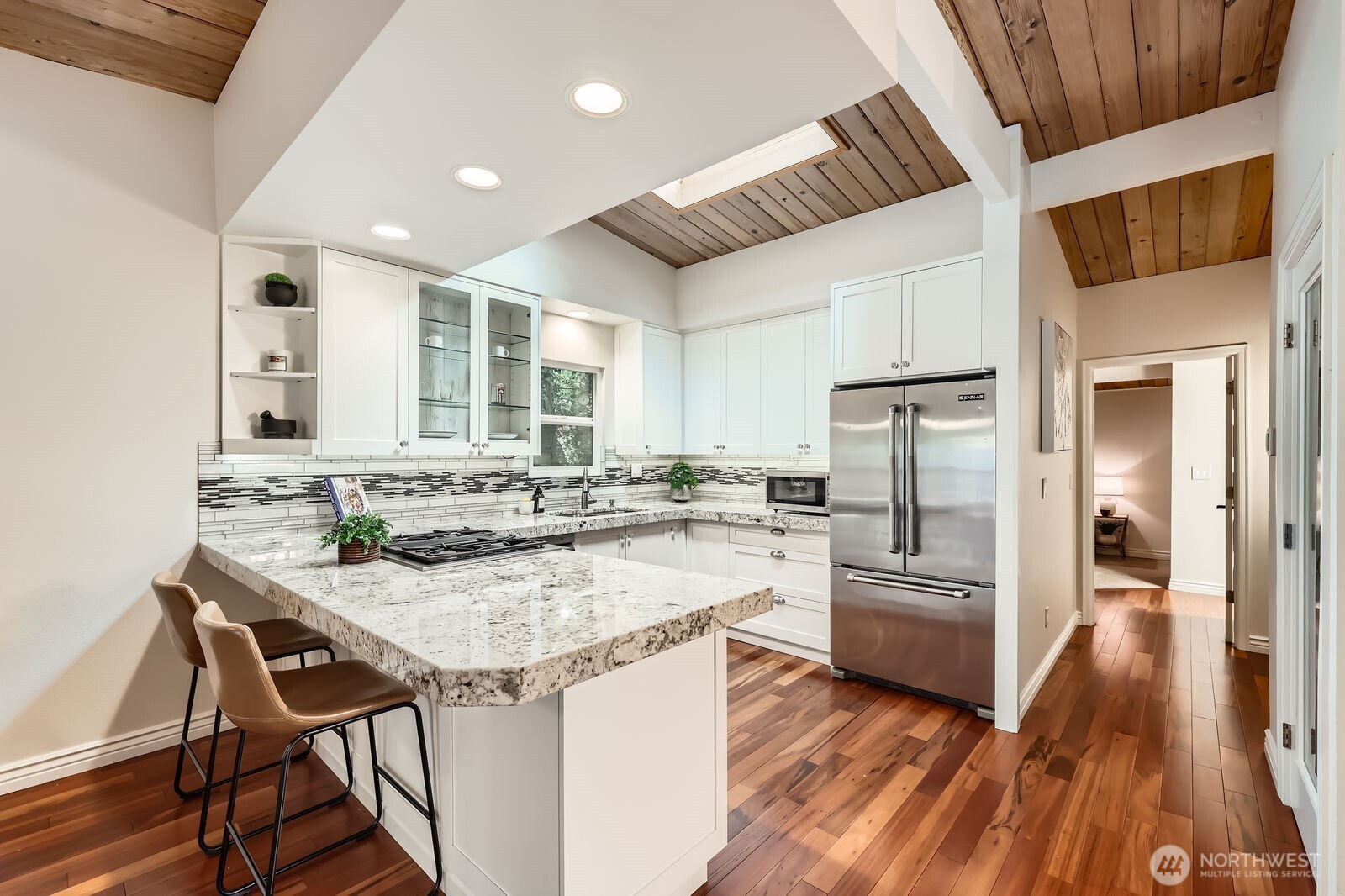 Cook fabulous meals with the high-end stainless steel kitchen appliances