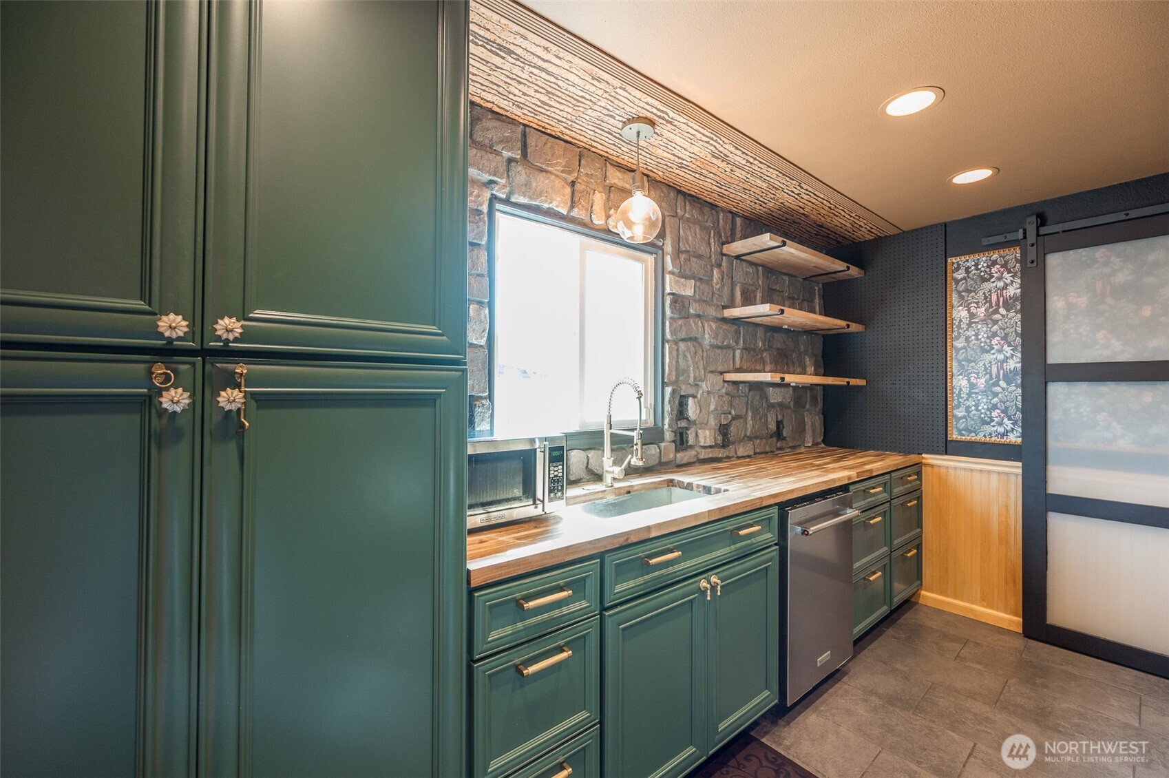 Gorgeous cabinets & hardware! Its all New!