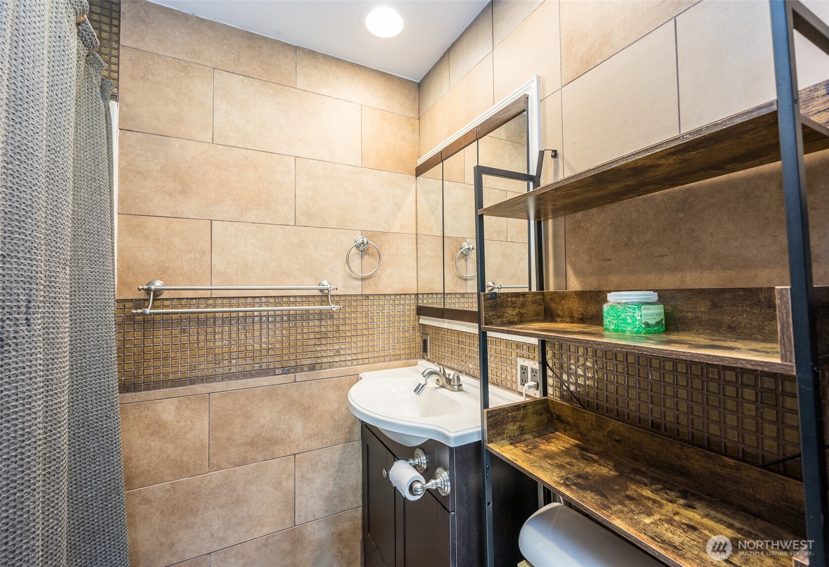 Master bath, fully tiled and tub.