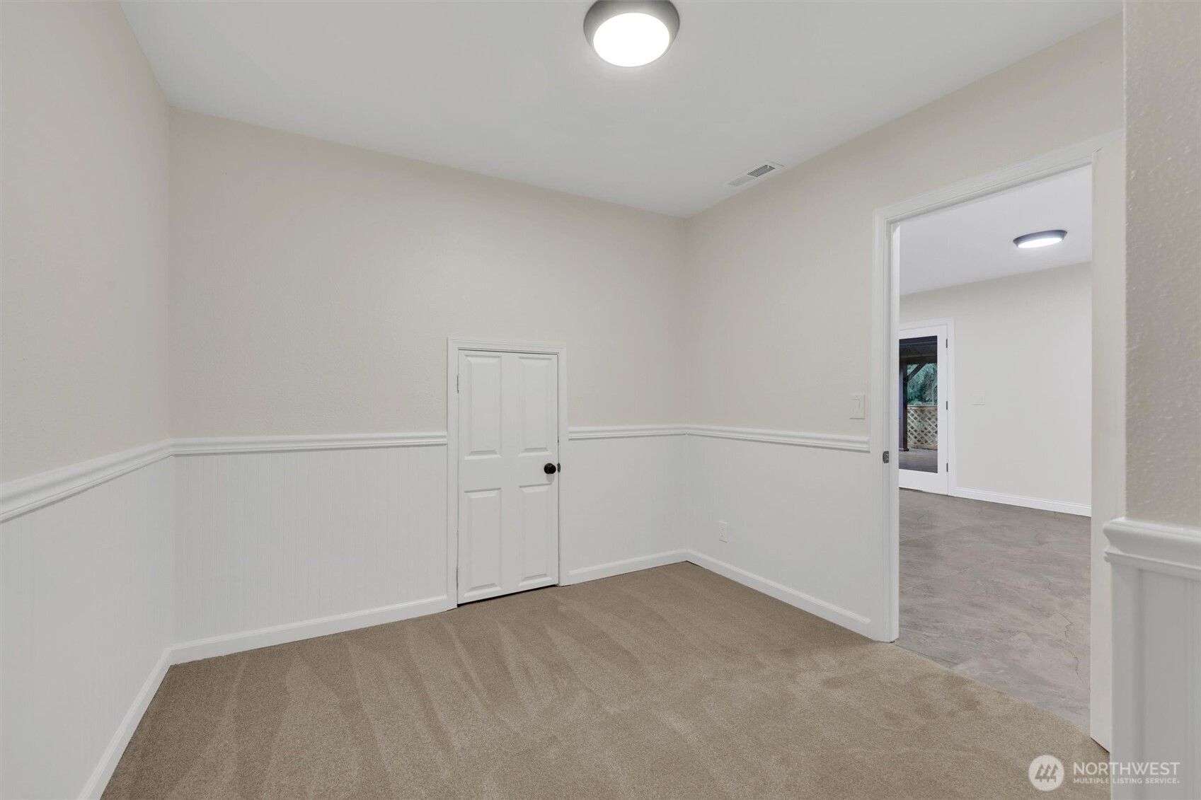 Flex/office space for working from home in peace.