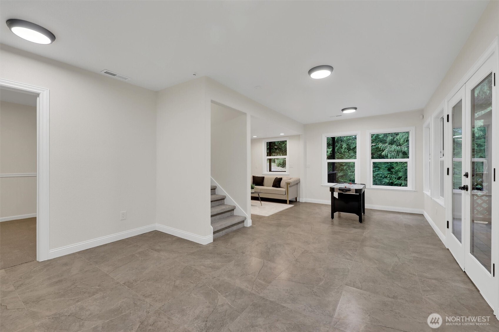 Large bonus room offers endless possibilities, media room, gym, or studio!