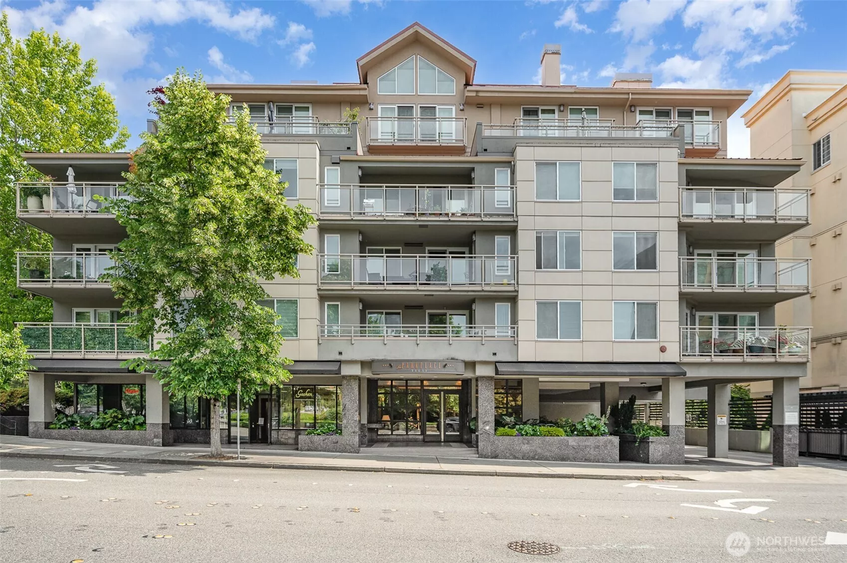 Welcome to ParkPlace – A Premier Condo in Downtown Bellevue that blends modern urban living with unbeatable access to the city’s best dining, shopping, and amenities!