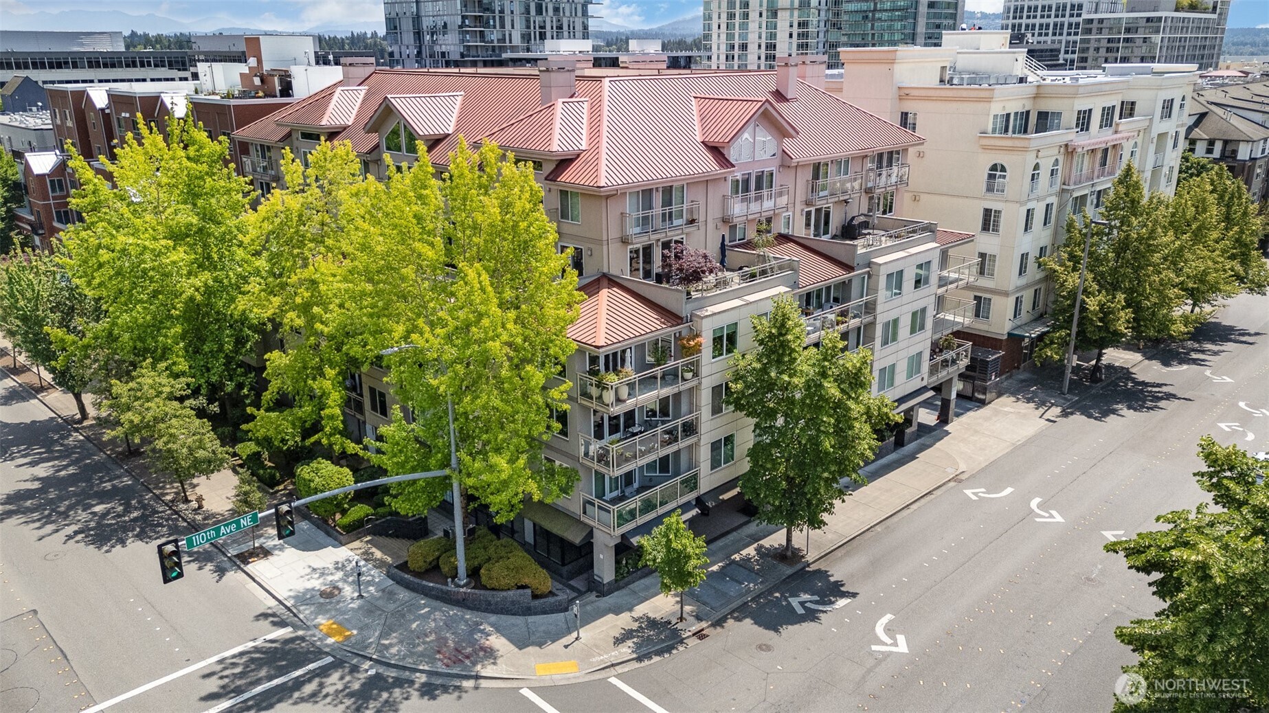 Nestled perfectly on the corner of NE 12th Street and 110th Ave NE, this boutique building offers urban living with a neighborhood feel and tree-lined streets.
