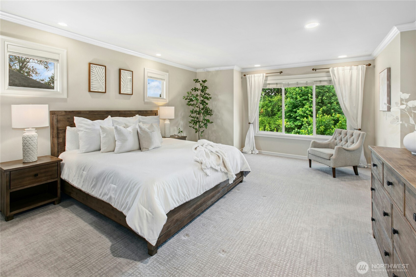 Upper Level - Primary bedroom with view!