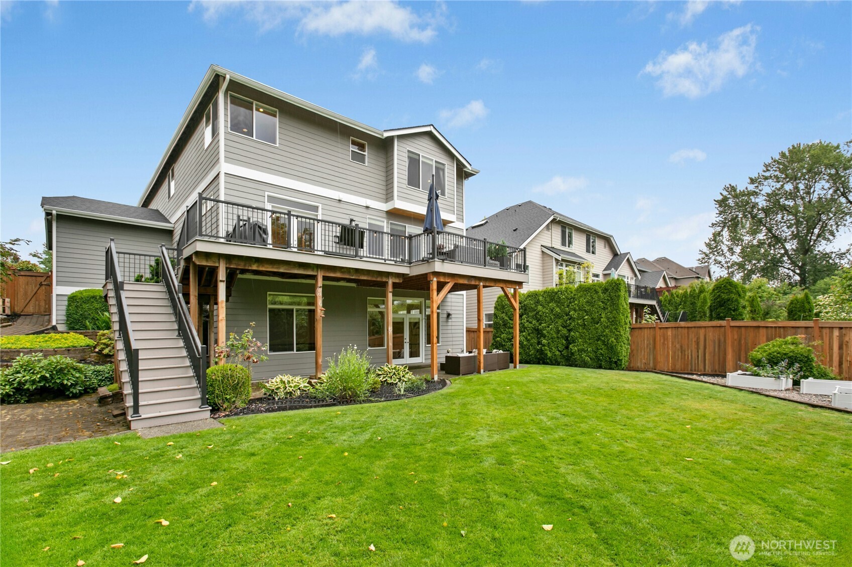 Yard to find spacious and private lawn