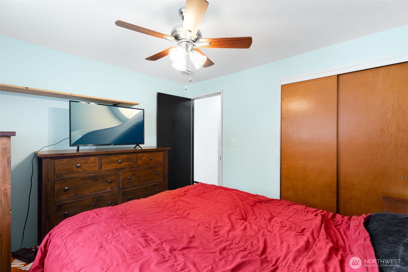 Bedrooms can fit larger beds