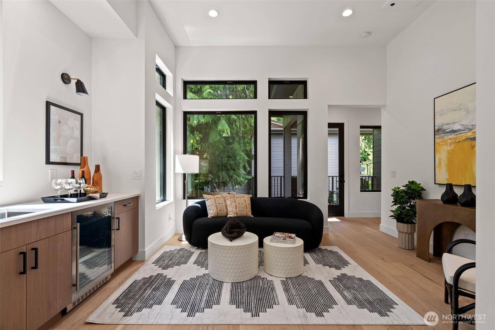 Guest suite sitting area