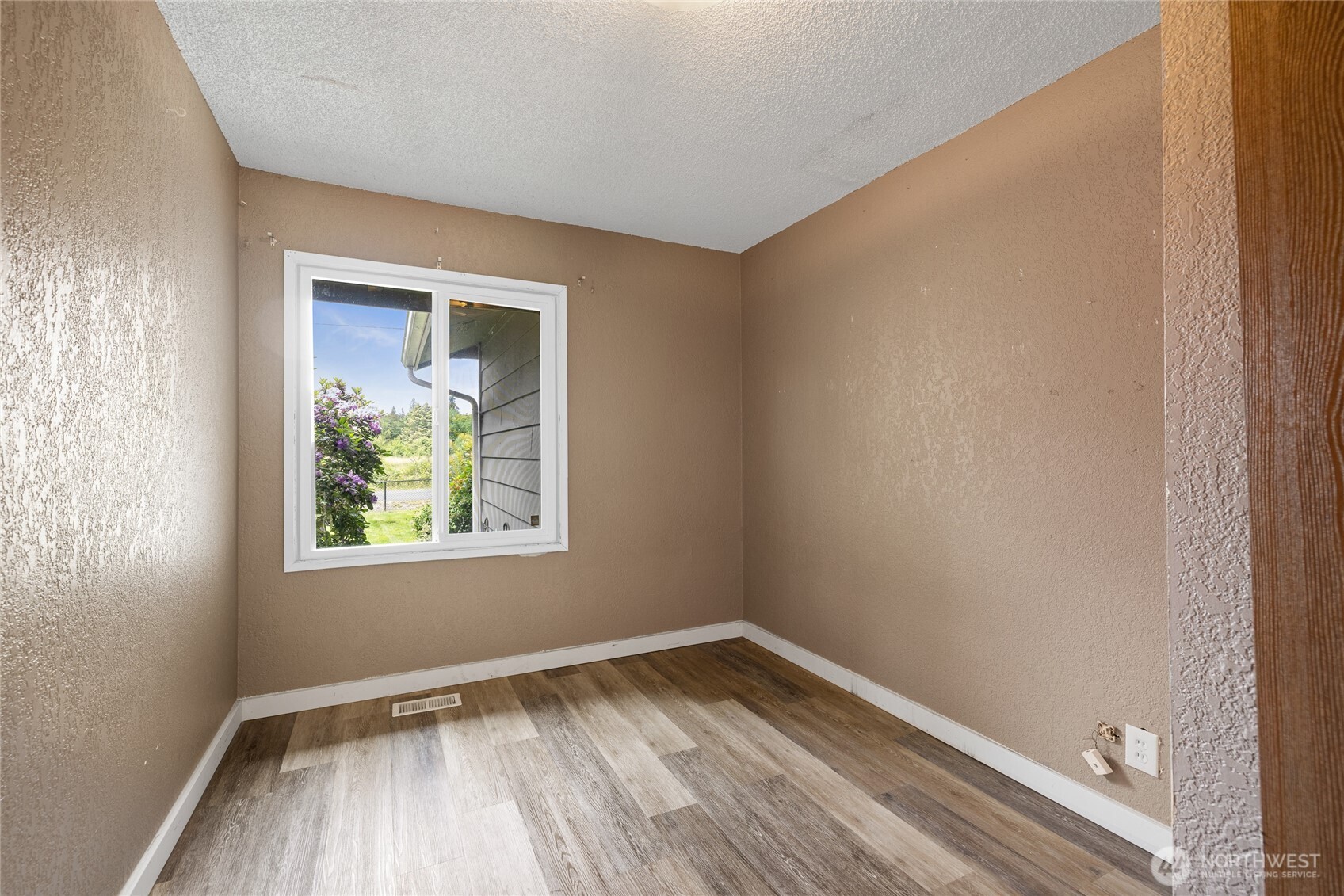 2nd bedroom.