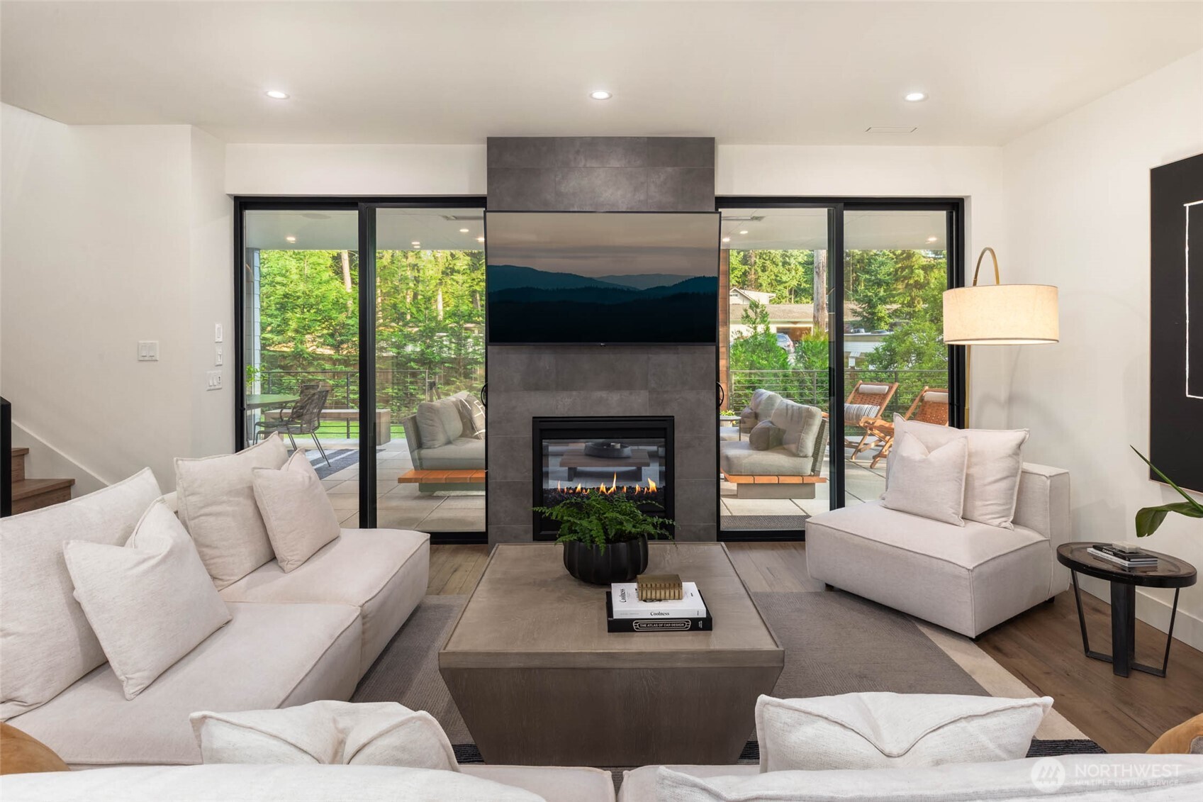 Open Concept living with with lots of light.