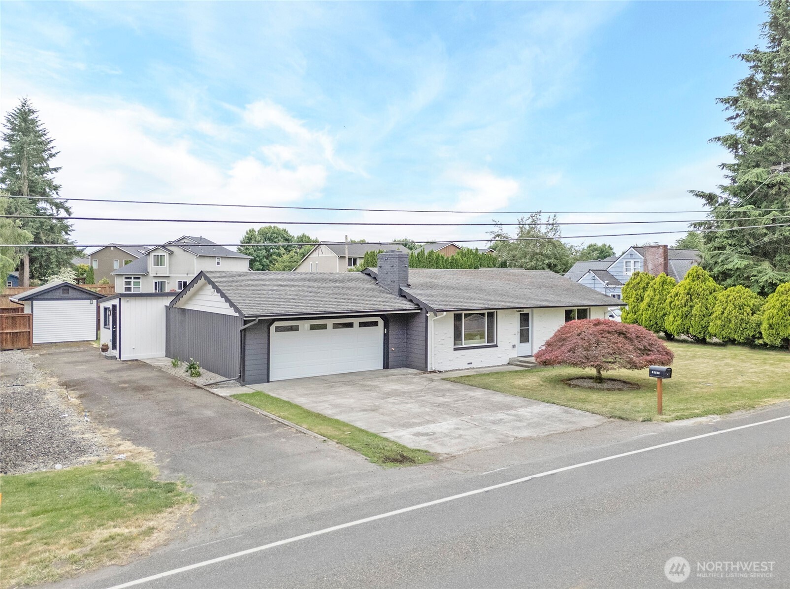 Great Downtown Sumner Location - convenient access to Freeways, Restaurants, and Shopping!