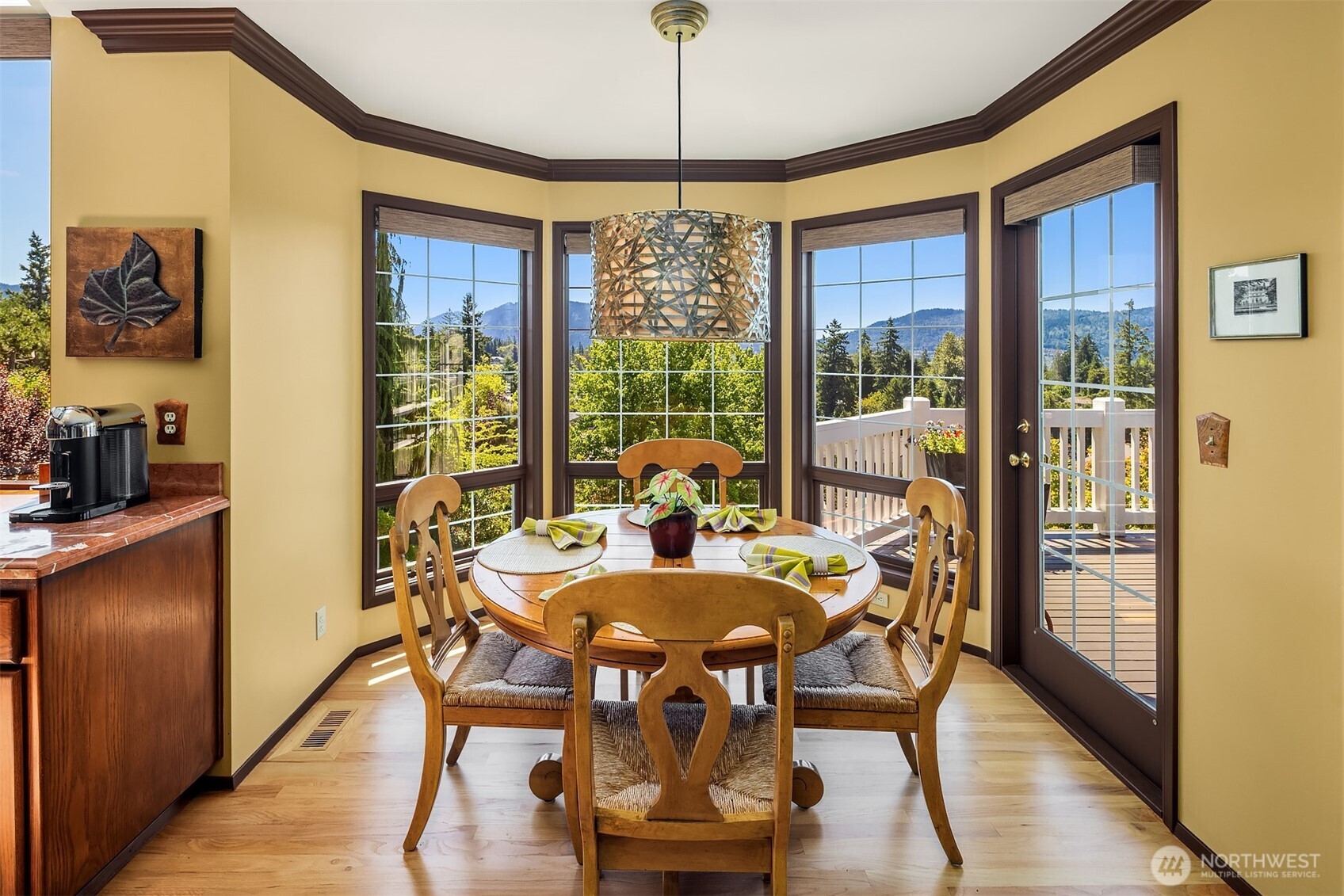Light and bright eating nook
