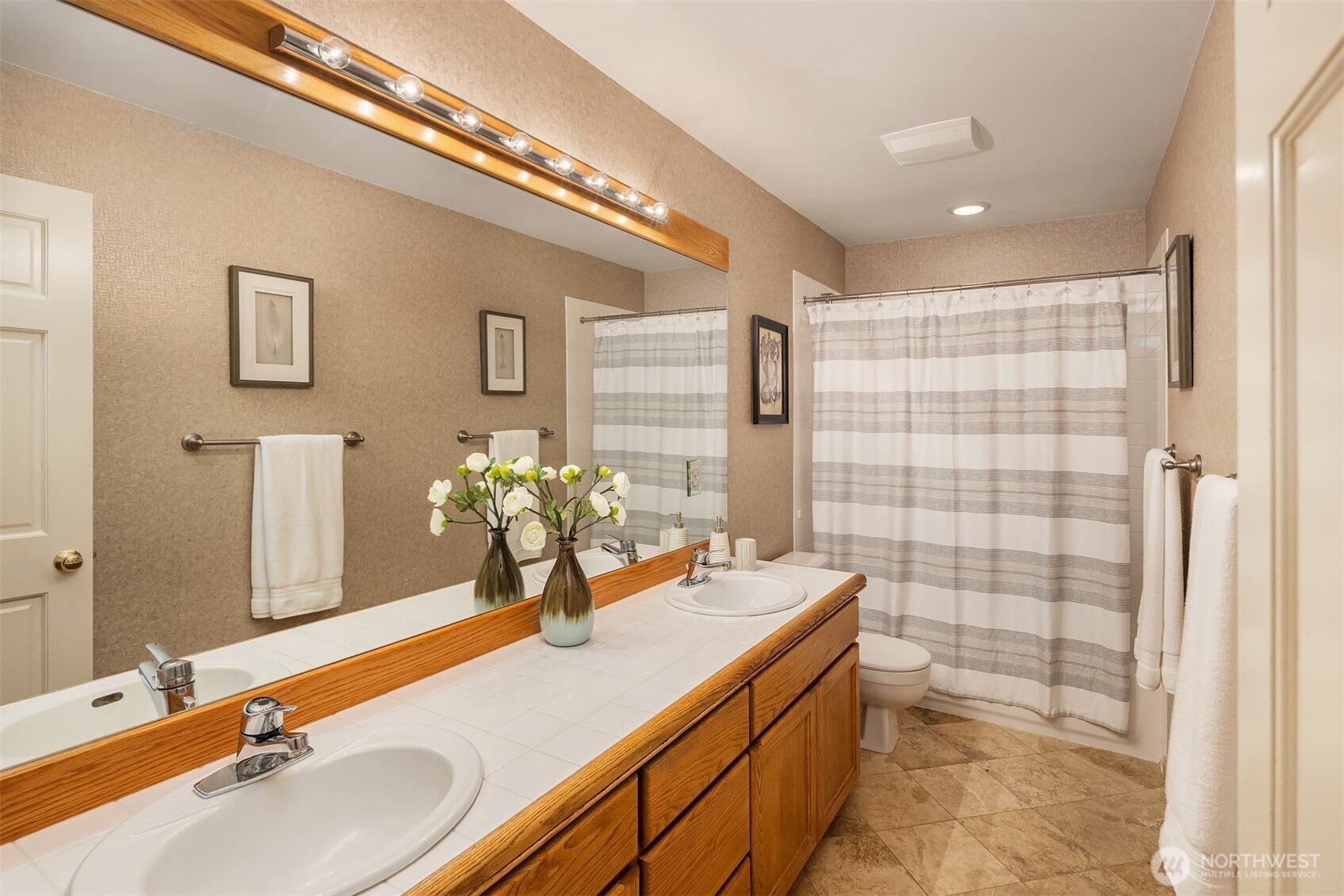 Lower level full bath