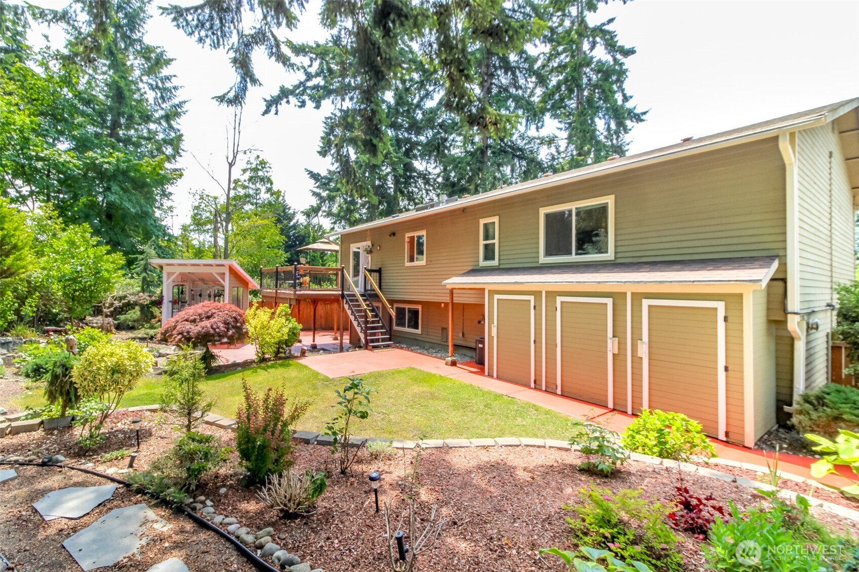 Keep the grass looking green with the built-in sprinkler system.