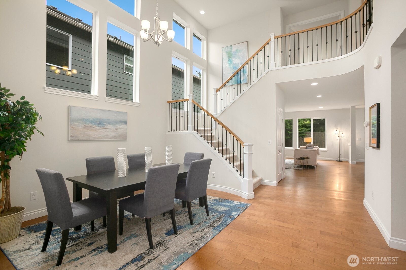 Entry way with Soaring ceilings