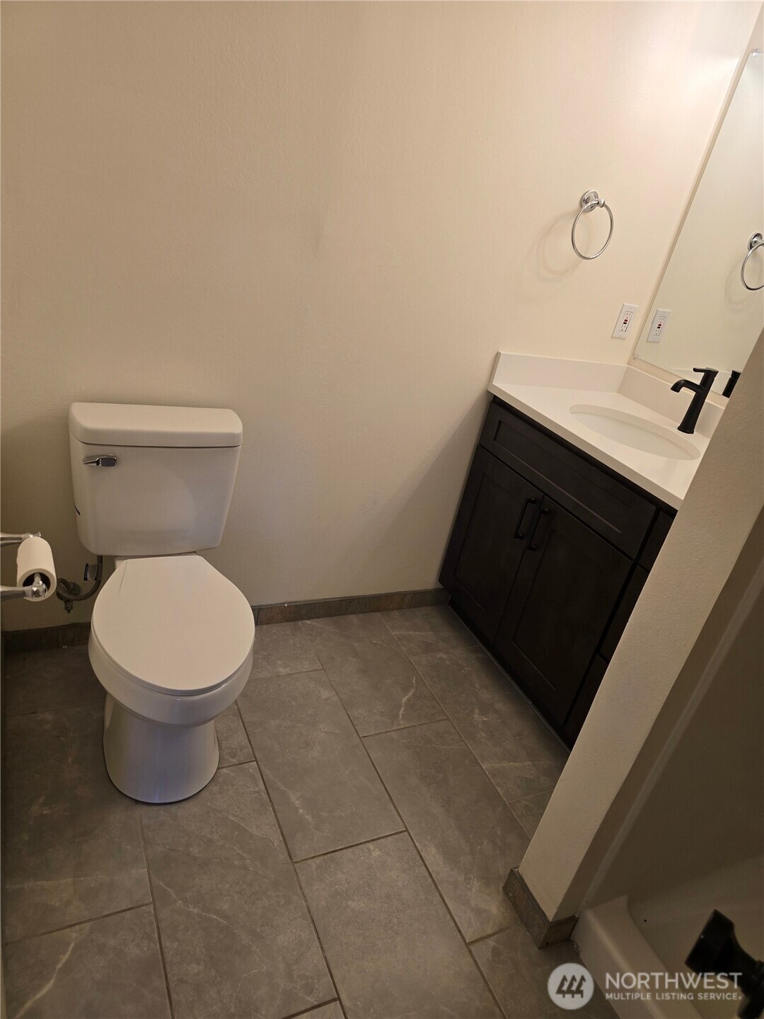 DADU - Bathroom w/Stand Up Shower