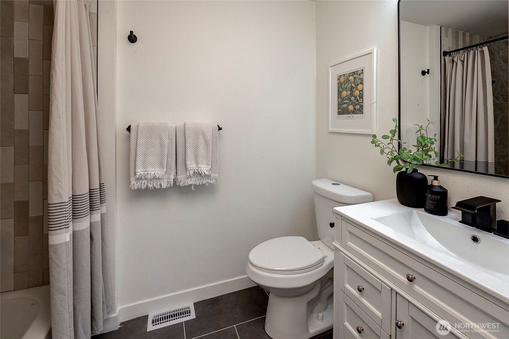 Full guest bathroom.