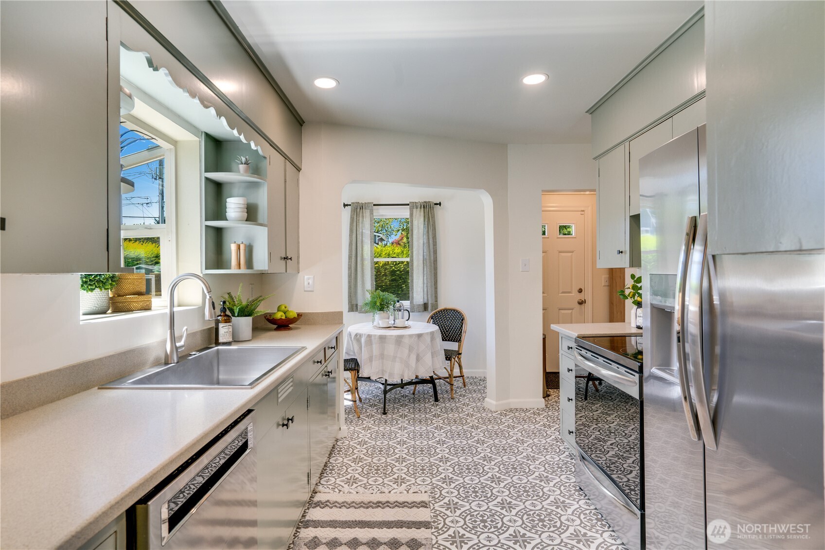 Fully refreshed in 2023: new countertops, hardware, flooring and appliances.