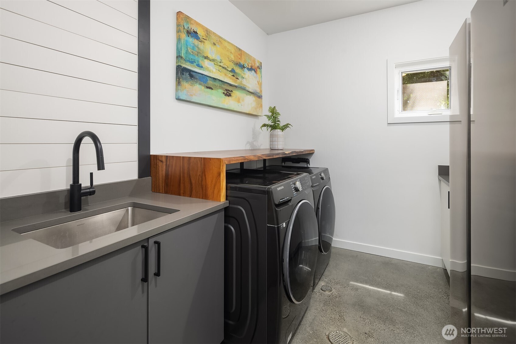 Who says chores can't happen in style? This laundry space mixes form with everyday function.