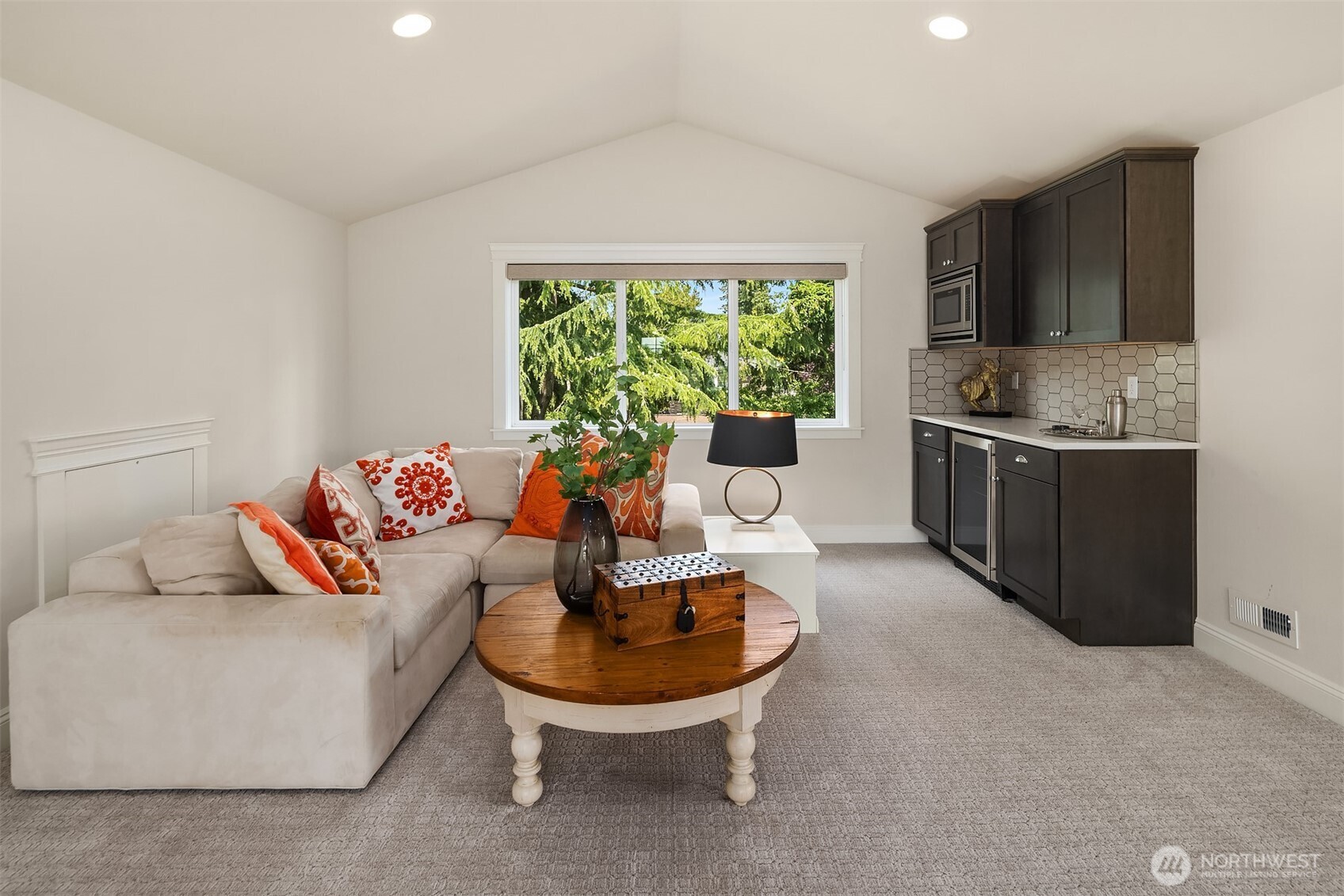 The bonus room where snacks meet streaming—thanks to the built-in kitchenette, you’ll never have to choose between popcorn and plot twists again.